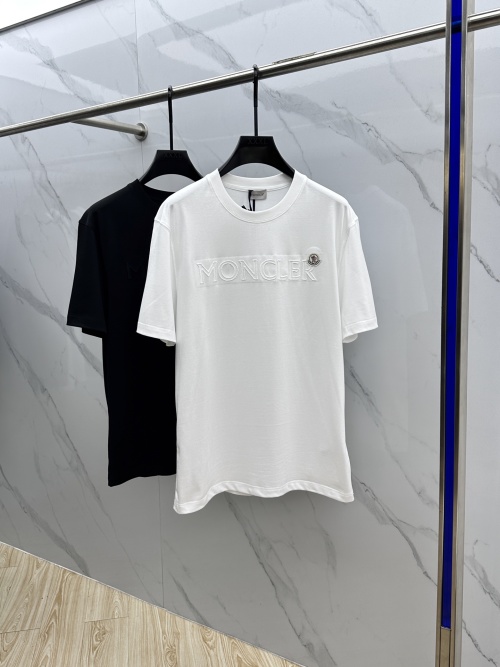 Moncler 2025FW Crewneck T-Shirt, Embroidered Logo, Cotton, Unisex Design 1 Moncler 2025FW Crewneck T-Shirt, Embroidered Logo, Cotton, Unisex Design