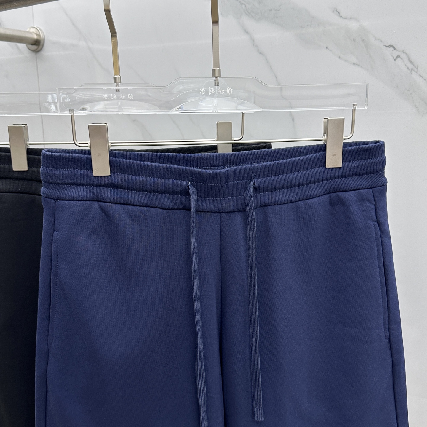  🆕Prad*普拉达 2025春夏新款男士休闲抽绳短裤 高端货简洁时尚大方 简洁利落又清爽 品质做工细节