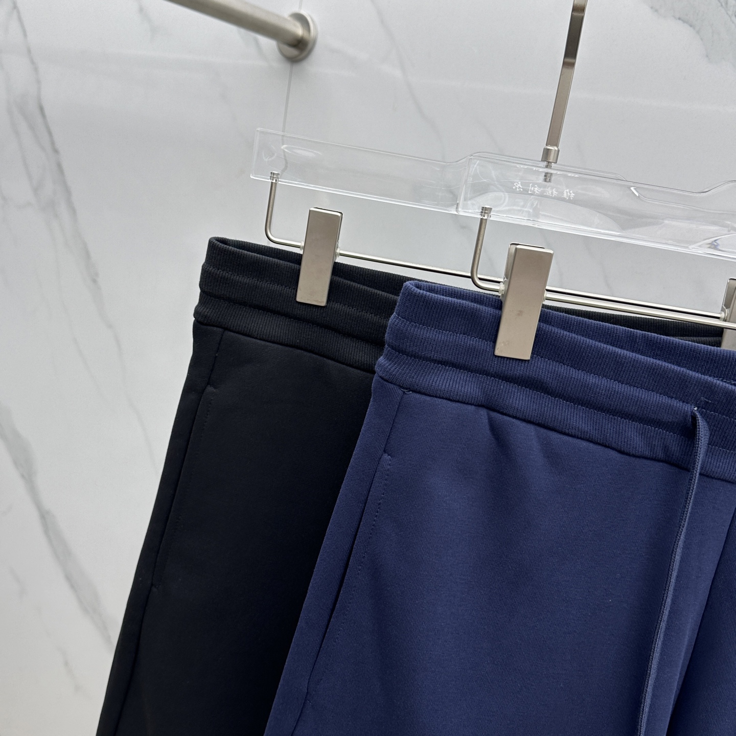  🆕Prad*普拉达 2025春夏新款男士休闲抽绳短裤 高端货简洁时尚大方 简洁利落又清爽 品质做工细节