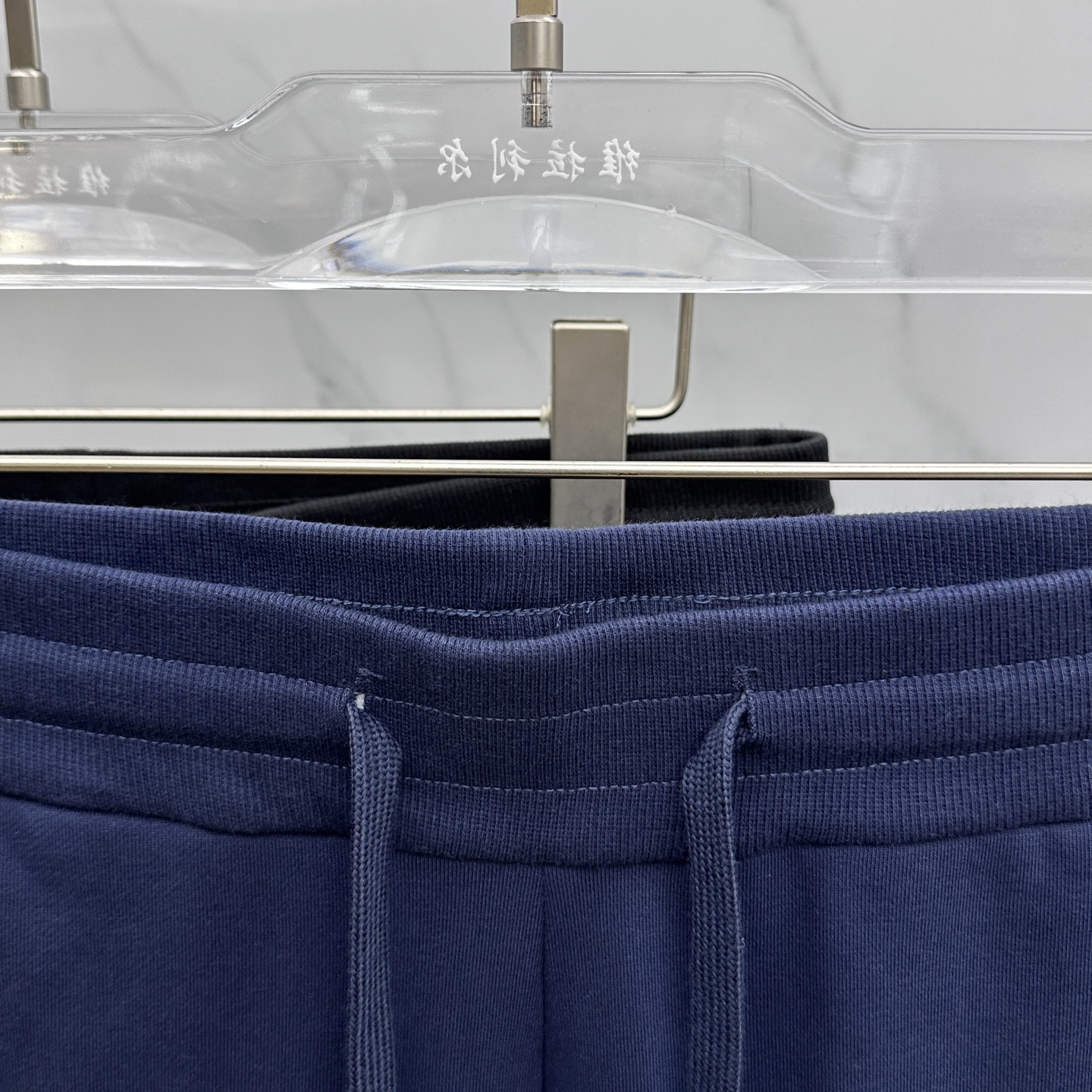  🆕Prad*普拉达 2025春夏新款男士休闲抽绳短裤 高端货简洁时尚大方 简洁利落又清爽 品质做工细节