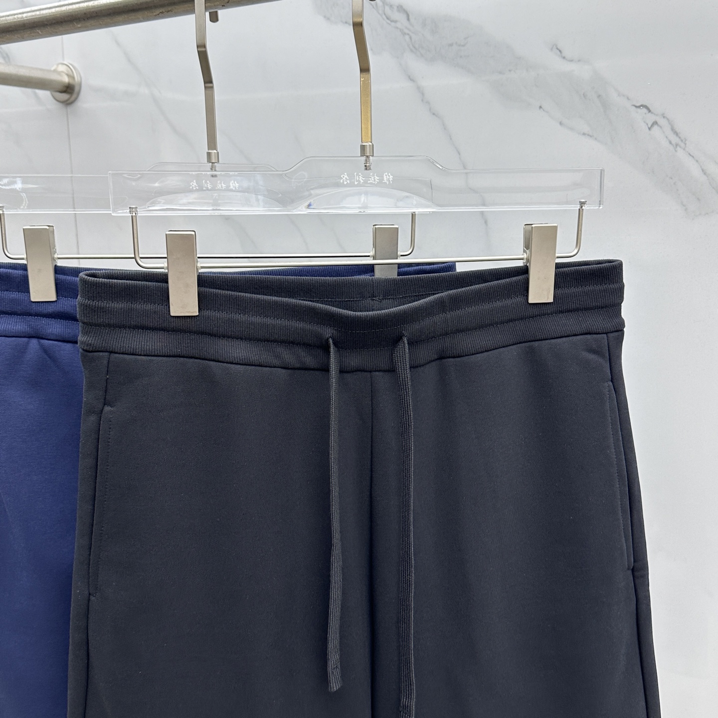  🆕Prad*普拉达 2025春夏新款男士休闲抽绳短裤 高端货简洁时尚大方 简洁利落又清爽 品质做工细节