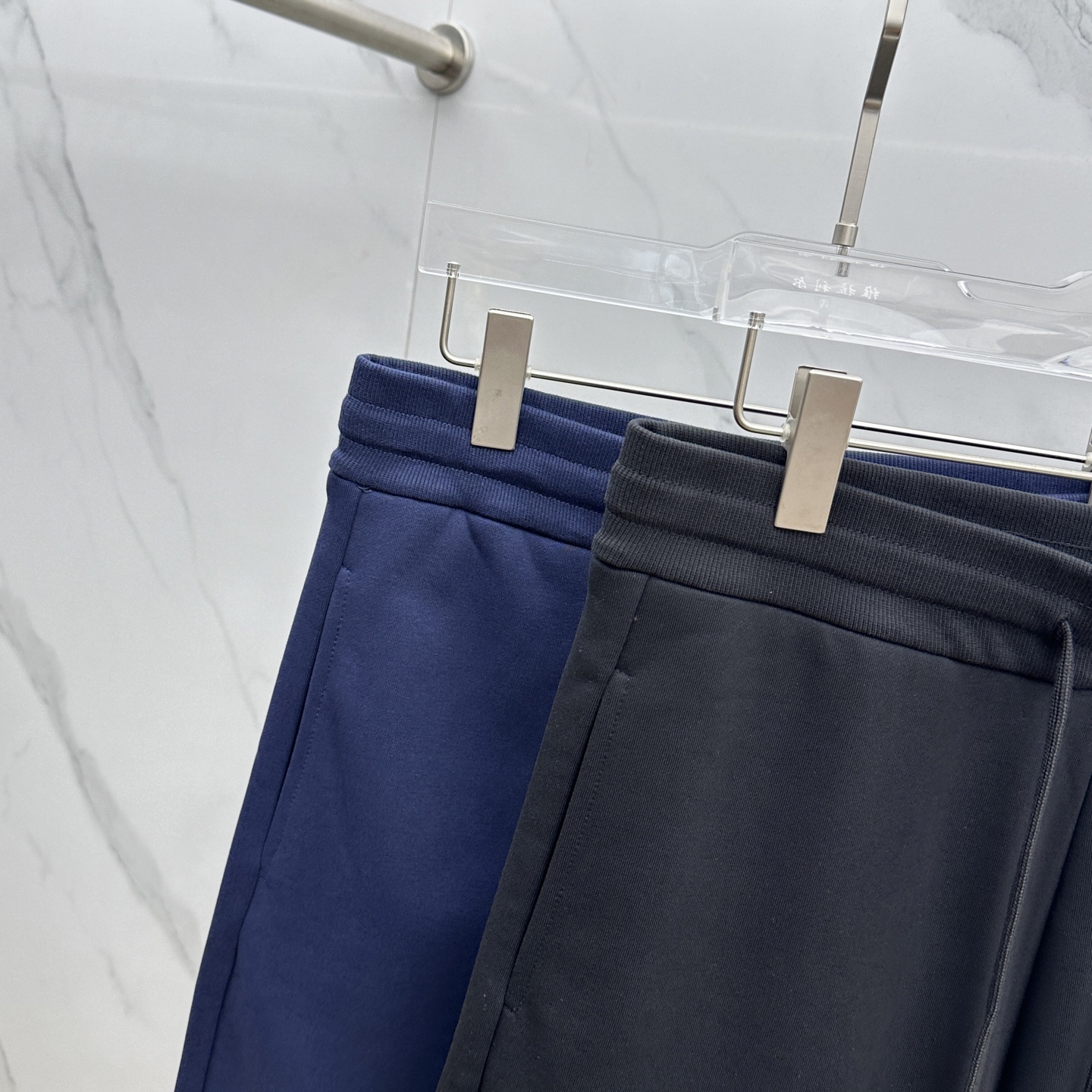  🆕Prad*普拉达 2025春夏新款男士休闲抽绳短裤 高端货简洁时尚大方 简洁利落又清爽 品质做工细节