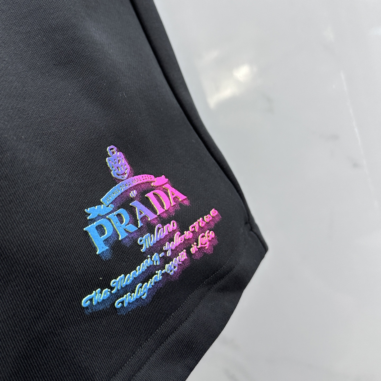  🆕Prad*普拉达 2025春夏新款男士休闲抽绳短裤 高端货简洁时尚大方 简洁利落又清爽 品质做工细节