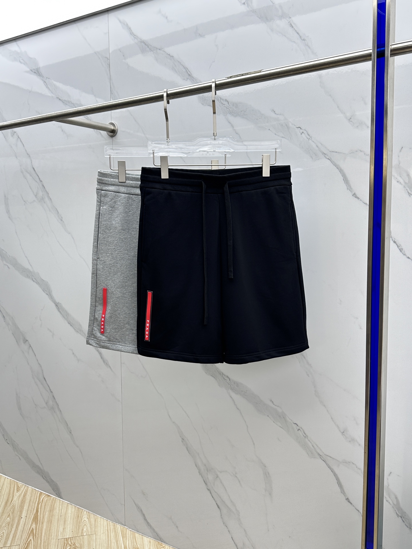 NO:426094,Prad* Prada New Spring and Summer Men's Casual Drawstring Shorts High-end Products are simple, fashionable and generous, simple, neat and refreshing, and the quality workmanship details can stand any form of test. They are simple, generous and versatile. The upper body is elegant and handsome, and the new visual feeling is refreshing!  The quality is invincible, the details are in place, the three standards are complete, and hei is not picky about others!  Size S-XL, prada, prada, shorts, alexander wang19860909Prad*普拉达 春夏新款男士休闲抽绳短裤 高端货简洁时尚大方 简洁利落又清爽 品质做工细节经得起任何形式检验,简约大方百搭款 上身优雅帅气,焕然一新的即视感！品相无敌,细节都很到位,三标齐全,hei上身不挑人！ 尺码S-XL,,prada,prada,shorts,alexander wang,Men's clothing