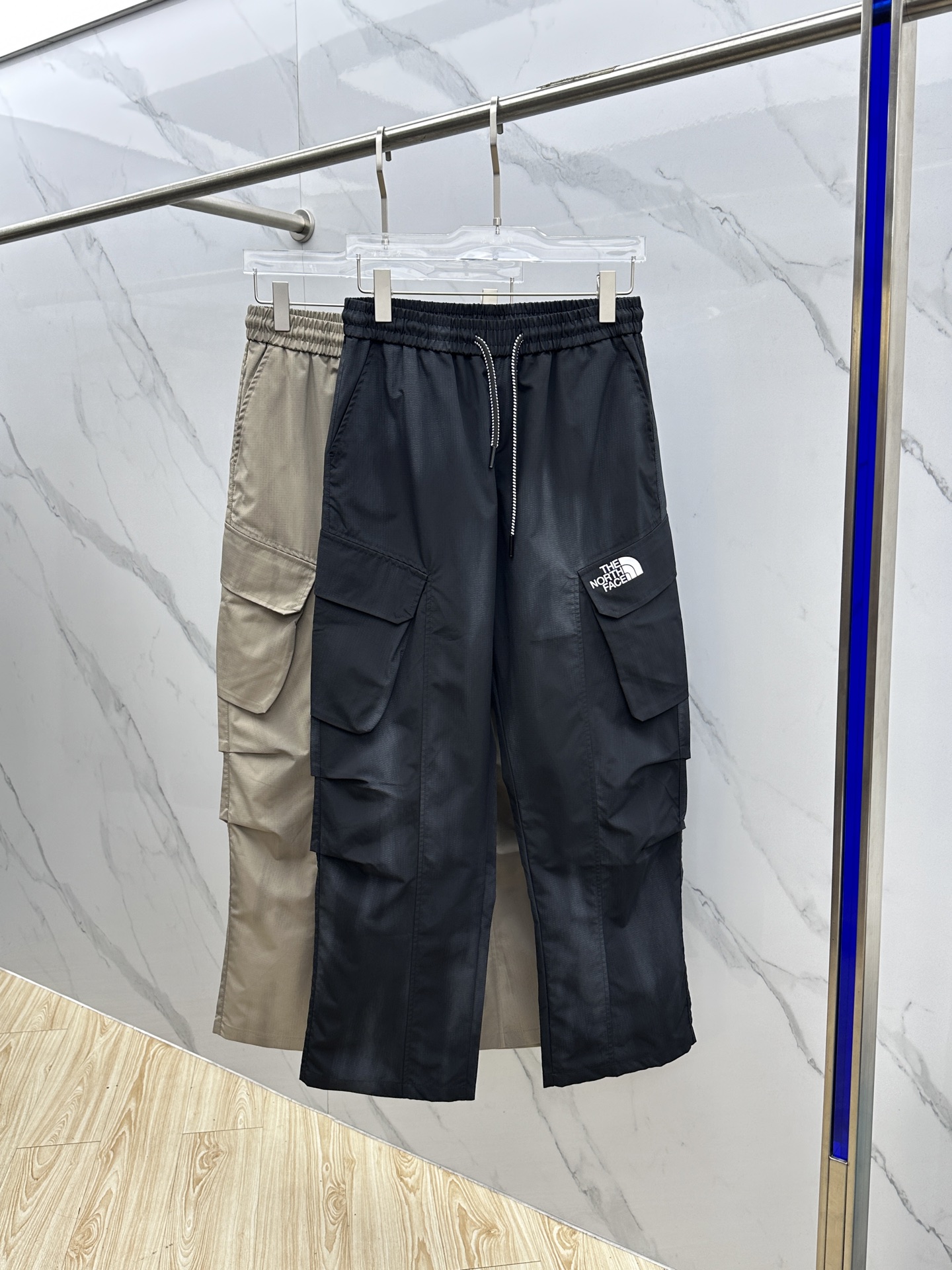 NO:453332,THE NORTHFACE* North 2025 hot spring and summer new casual pants, released simultaneously on the official website, minimalist craftsmanship design, imported customer-supplied auxiliary materials, customized fabrics, and factory-produced without inspection!  Every detail is the ultimate, the original hardware accessories are trendy and stylish, and they are a must-have item for trendy people!  G19 code number M-3XL, The North Face, alexander wang19860909THE NORTHFACE*北面 2025爆款春夏新品休闲裤,官网同步发售,裤身极简工艺设计,进口客供辅料、面料定制,代工厂出品免检！每个细节做到极致,原版五金配件,潮范十足、上身有型帅气,潮人必备单品！G19码数M-3XL,,The North Face,alexander wang,Men's clothing