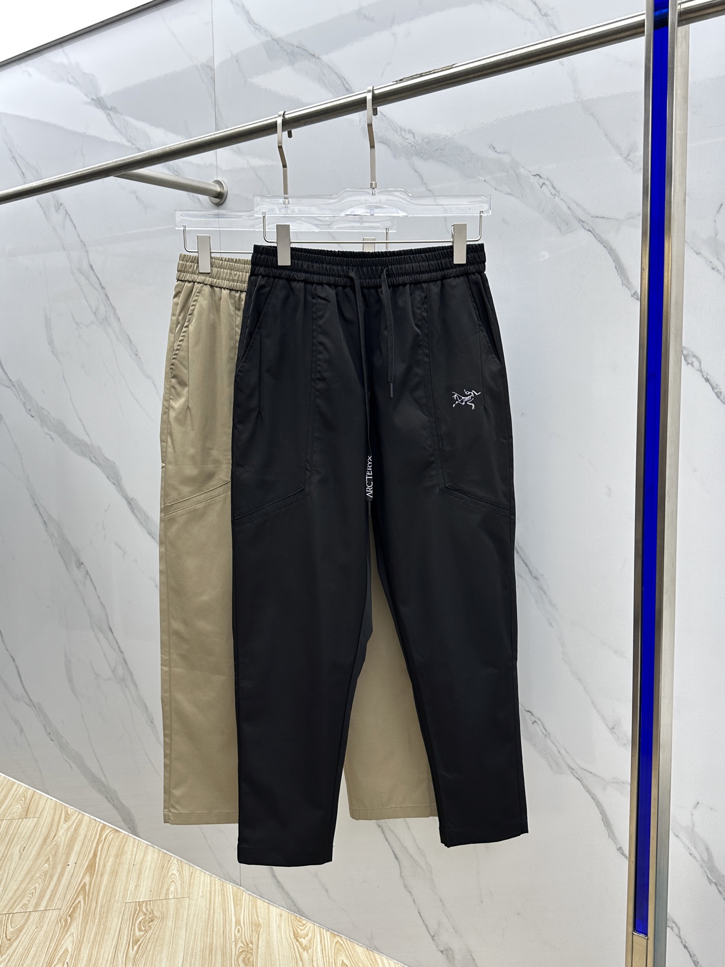 NO:453327,ARC* Archaeopteryx 2025 hot spring and summer new casual pants, released simultaneously on the official website, minimalist craftsmanship design, imported customer-supplied auxiliary materials, customized fabrics, and OEM products are free of inspection!  Every detail is the ultimate, the original hardware accessories are trendy and stylish, and they are a must-have item for trendy people!  G19 yards M-3XL, arc'teryx,alexander wang19860909ARC*始祖鸟 2025爆款春夏新品休闲裤,官网同步发售,裤身极简工艺设计,进口客供辅料、面料定制,代工厂出品免检！每个细节做到极致,原版五金配件,潮范十足、上身有型帅气,潮人必备单品！G19码数M-3XL,arc'teryx,alexander wang,Men's clothing