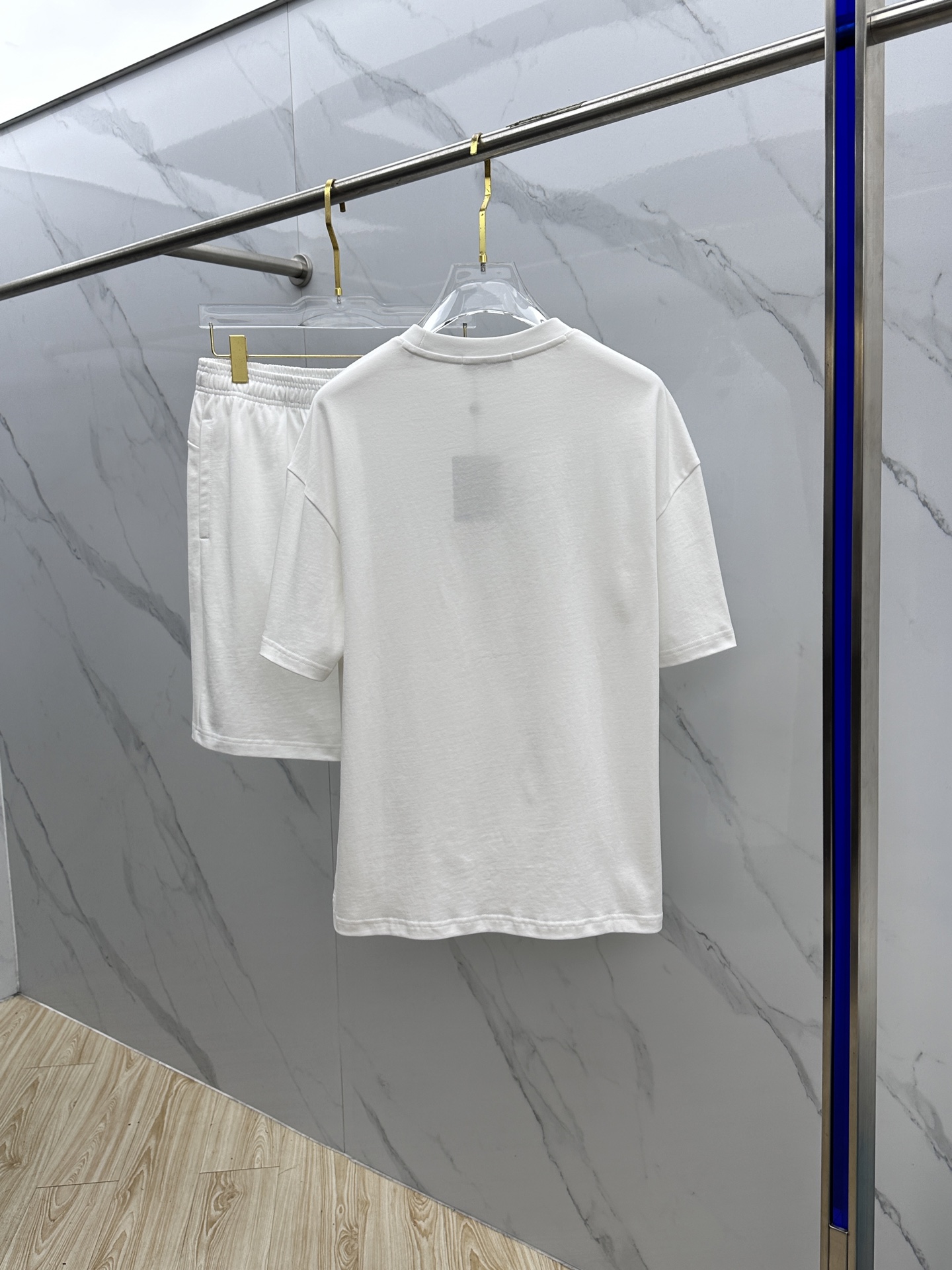  🆕1V*路易威登 2025春夏最新款套装，男女款👫 贸易公司渠道稀出，同步官网发售！基本每一季都会有它