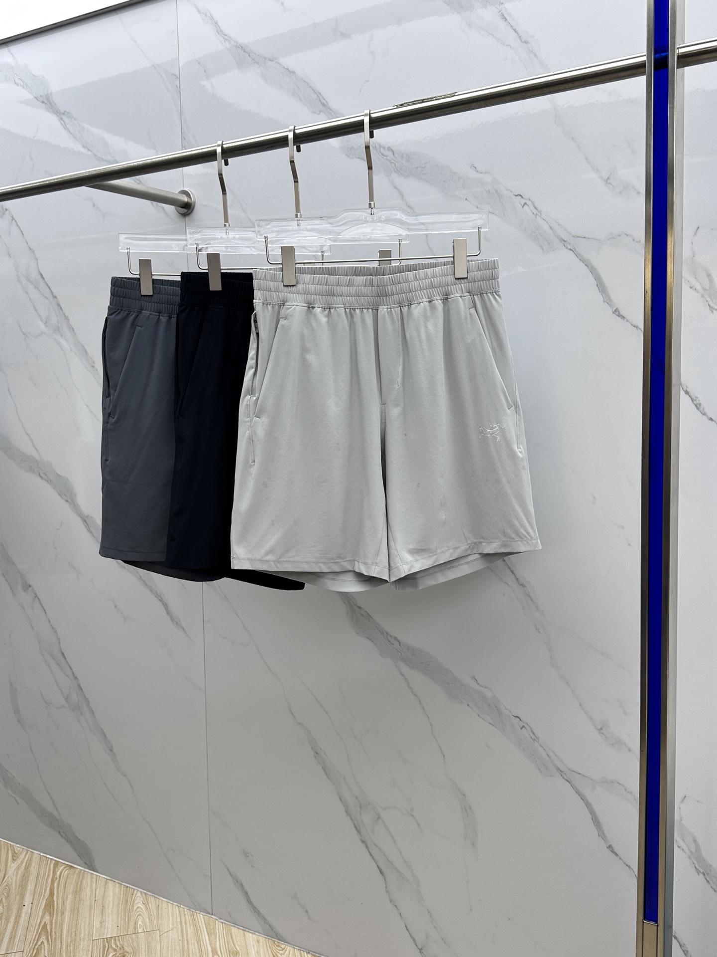 NO:458987,ARC* Archaeopteryx 2025 spring and summer new men's quick-dry shorts outdoor casual, the most casual fashion aesthetic, original pants with casual and versatile upper body, casual and lazy style, high-end customized quick-drying fabric, customized craftsmanship, full of comfort. High-end and atmospheric, can match all T-shirts. Hei code number M-3XL, arc'teryx, shorts,tees, t-shirt, alexander wang19860909ARC*始祖鸟 2025春夏季新款男士速干短裤户外休闲,最休闲的时尚美学,原版裤型上身休闲百搭、随性慵懒范,高级定制速干面料,订制工艺 logo工艺,舒适感爆棚.高端大气,可通搭一切T恤.hei码数M-3XL,arc'teryx,shorts,tees，t-shirt,alexander wang,Men's clothing