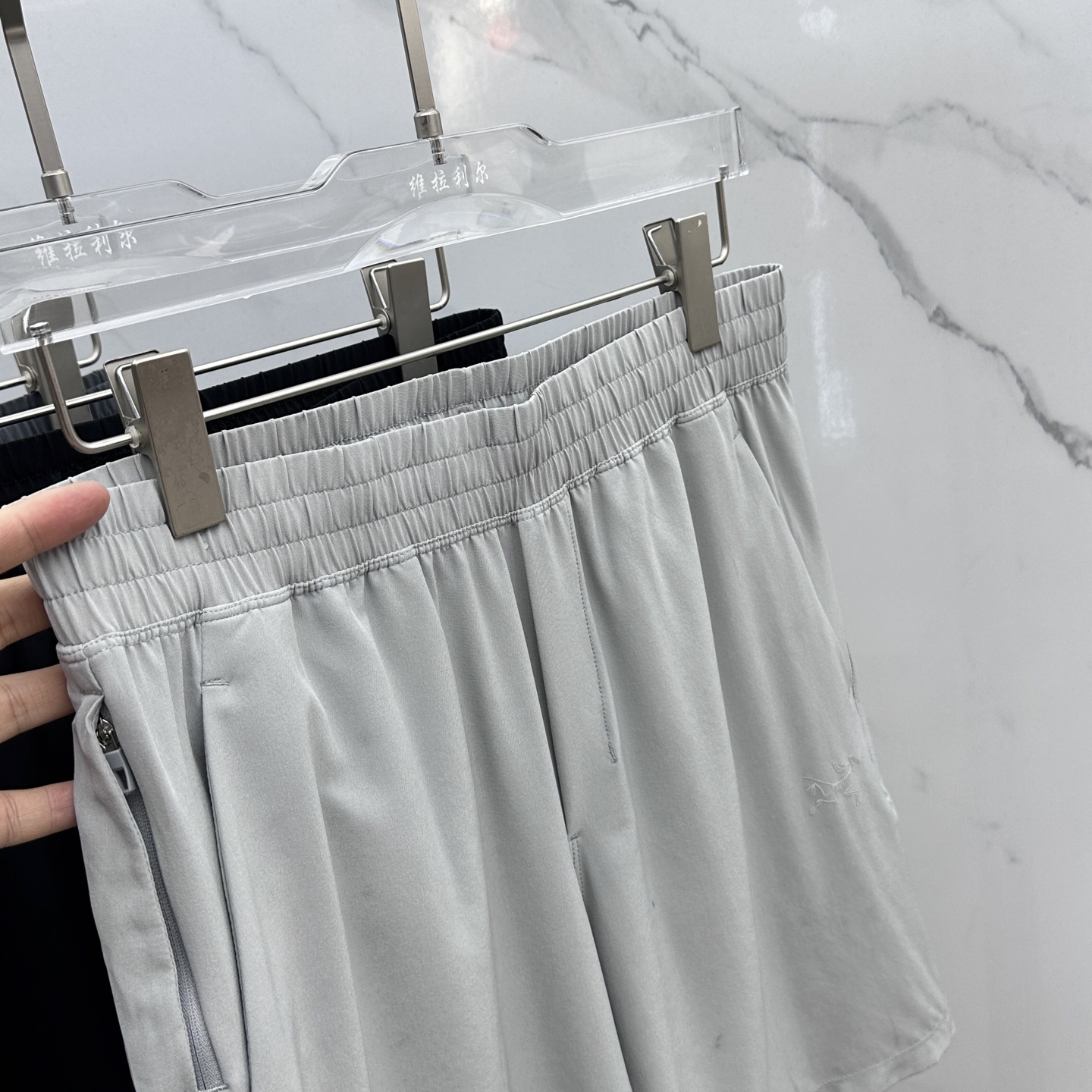  🆕ARC*始祖鸟 2025春夏季新款男士速干短裤户外休闲，最休闲的时尚美学，原版裤型上身休闲百搭、随性