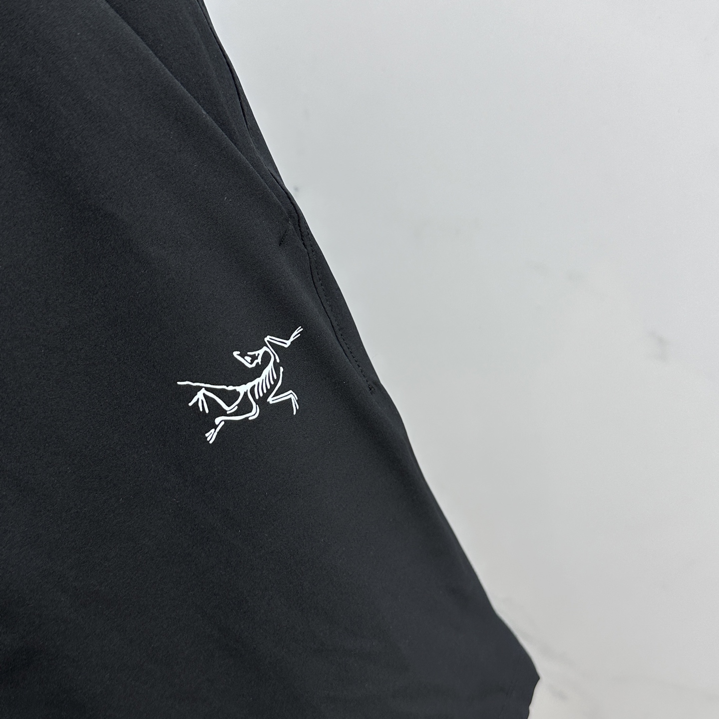  🆕ARC*始祖鸟 2025春夏季新款男士速干短裤户外休闲，最休闲的时尚美学，原版裤型上身休闲百搭、随性