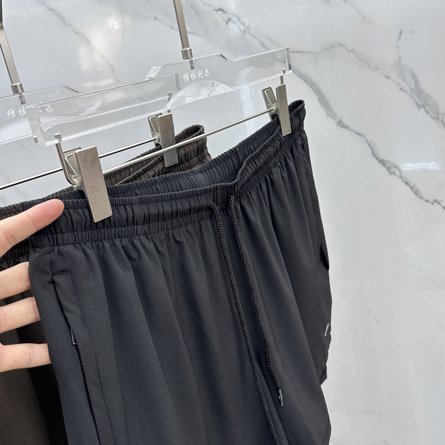 “2025 Summer New Jog-Dry Shorts: Leisurely Fashion with Advanced Fabrics and Tailoring” - 图片 3