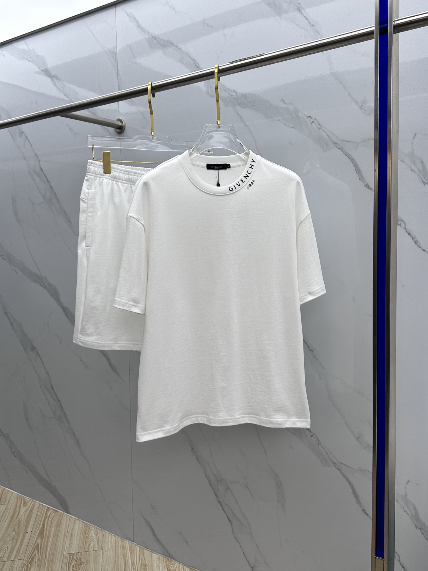  🆕Gvc*纪梵希 2025春夏最新款套装，男女款👫 贸易公司渠道稀出，同步官网发售！基本每一季都会有它