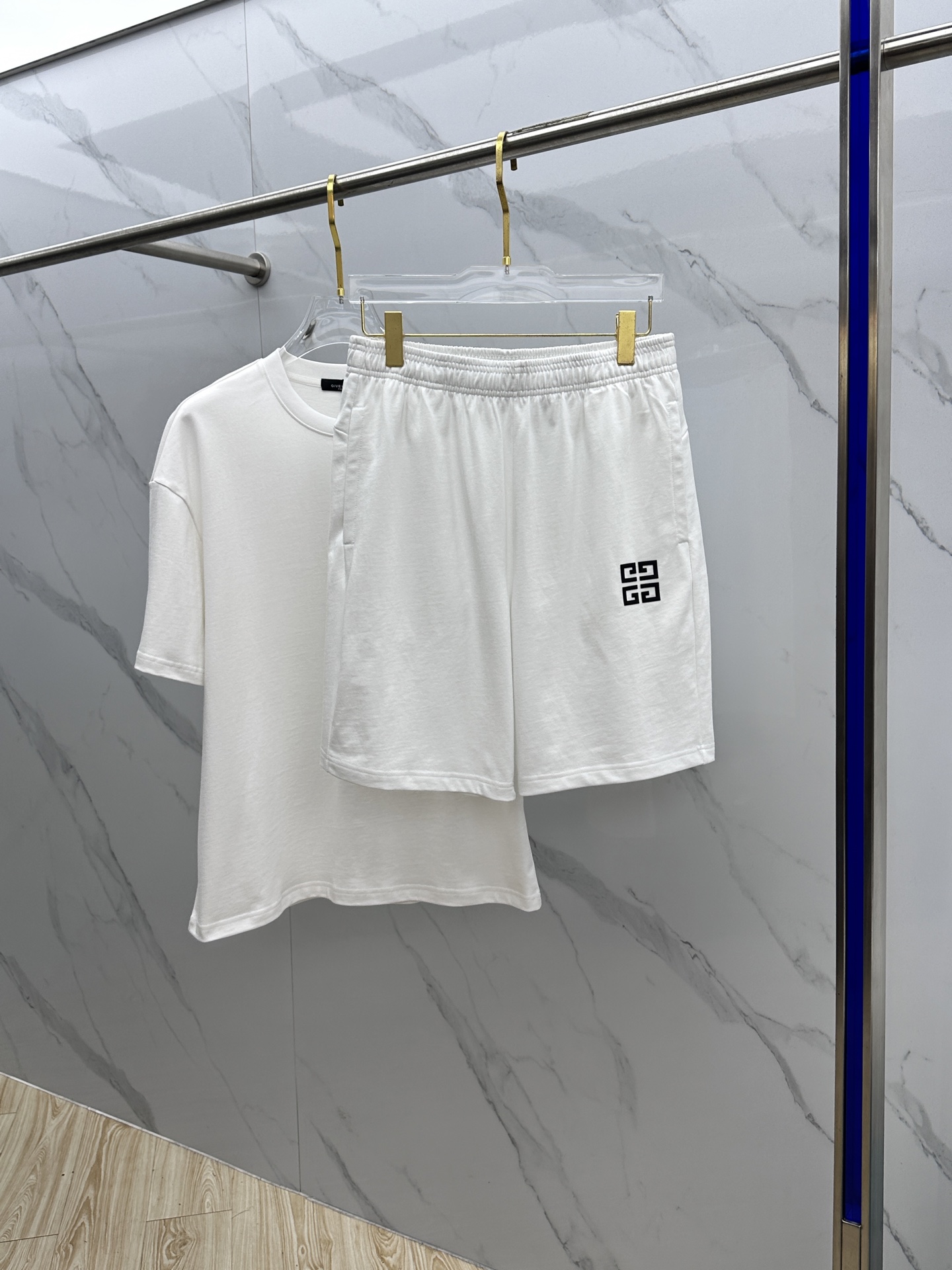  🆕Gvc*纪梵希 2025春夏最新款套装，男女款👫 贸易公司渠道稀出，同步官网发售！基本每一季都会有它