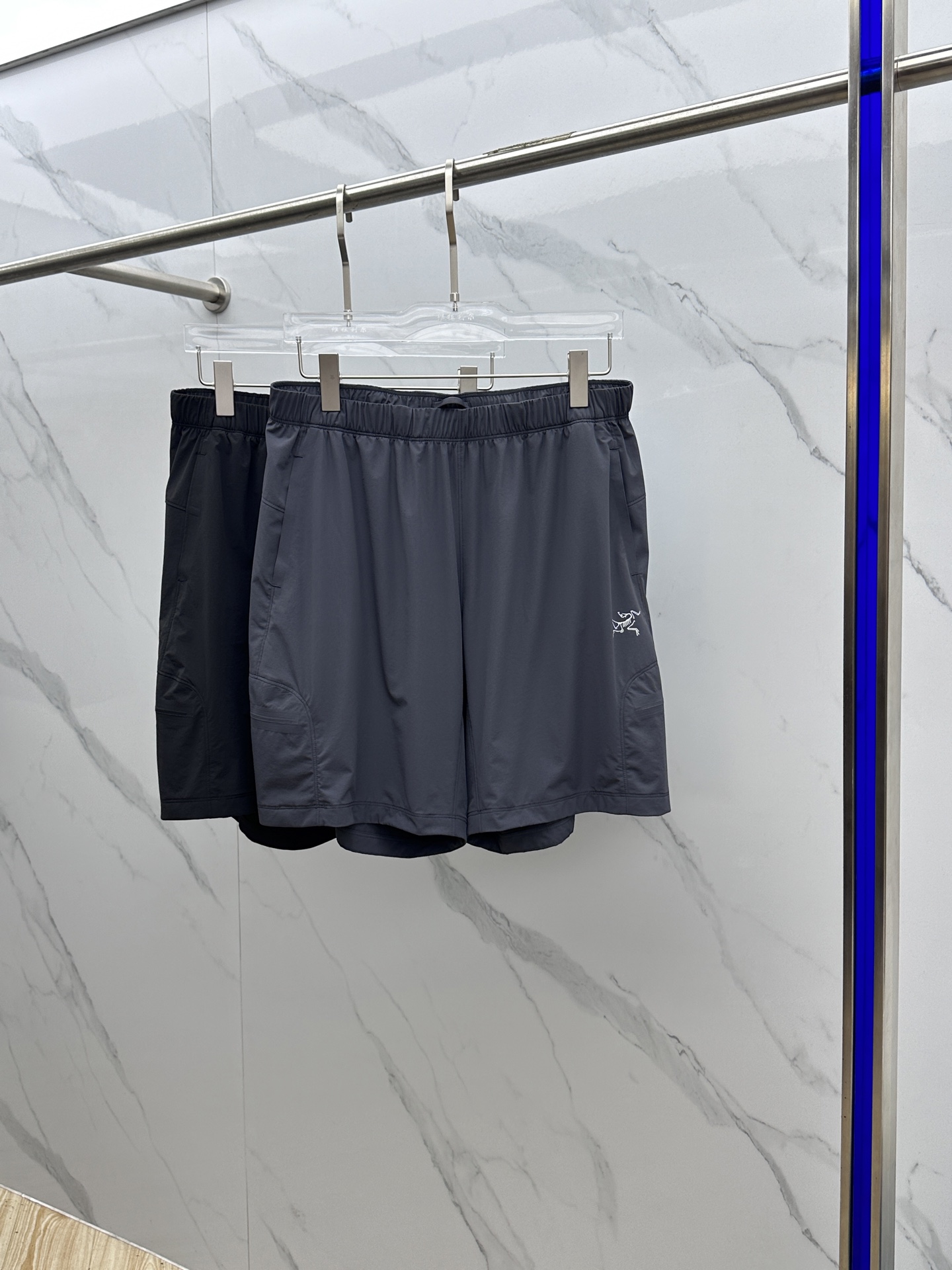 NO:468331,ARC* Archaeopteryx 2025 spring and summer new men's quick-dry shorts outdoor casual, the most casual fashion aesthetic, original pants with casual and versatile upper body, casual and lazy style, high-end customized quick-drying fabric, customized craftsmanship logo craftsmanship, full of comfort. High-end and atmospheric, can match all T-shirts. Hei code s~xl,arc'teryx, shorts,tees,t-shirt,alexander wang19860909ARC*始祖鸟 2025春夏季新款男士速干短裤户外休闲,最休闲的时尚美学,原版裤型上身休闲百搭、随性慵懒范,高级定制速干面料,订制工艺 logo工艺,舒适感爆棚.高端大气,可通搭一切T恤. hei码数s~xl,arc'teryx,shorts,tees，t-shirt,alexander wang,Men's clothing