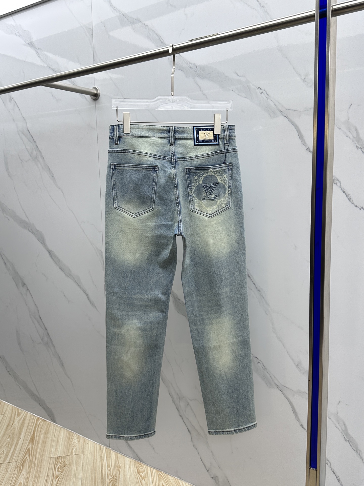  🆕1V*路易威登 🔥高端定制、2025早春最新款牛仔裤 柜台同步发售 原版定制复刻 客供五金辅料 原单
