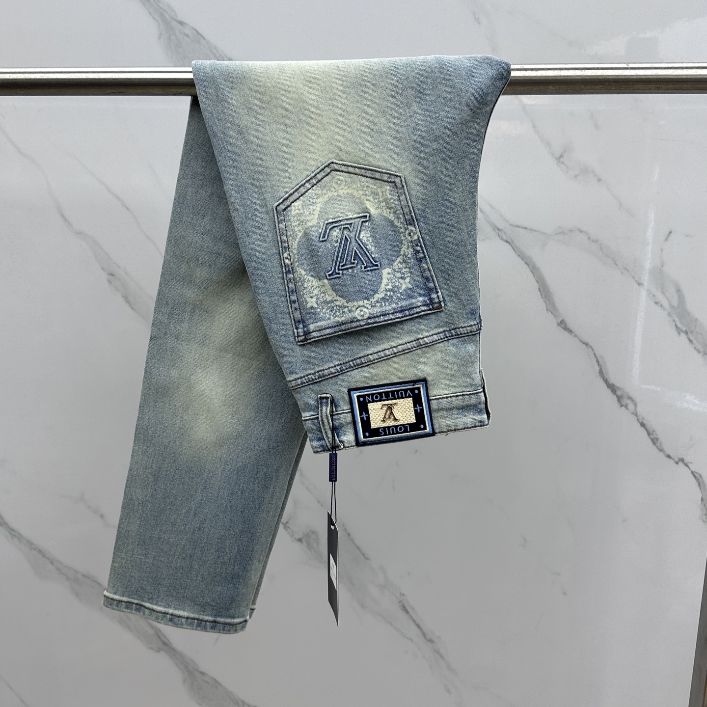  🆕1V*路易威登 🔥高端定制、2025早春最新款牛仔裤 柜台同步发售 原版定制复刻 客供五金辅料 原单