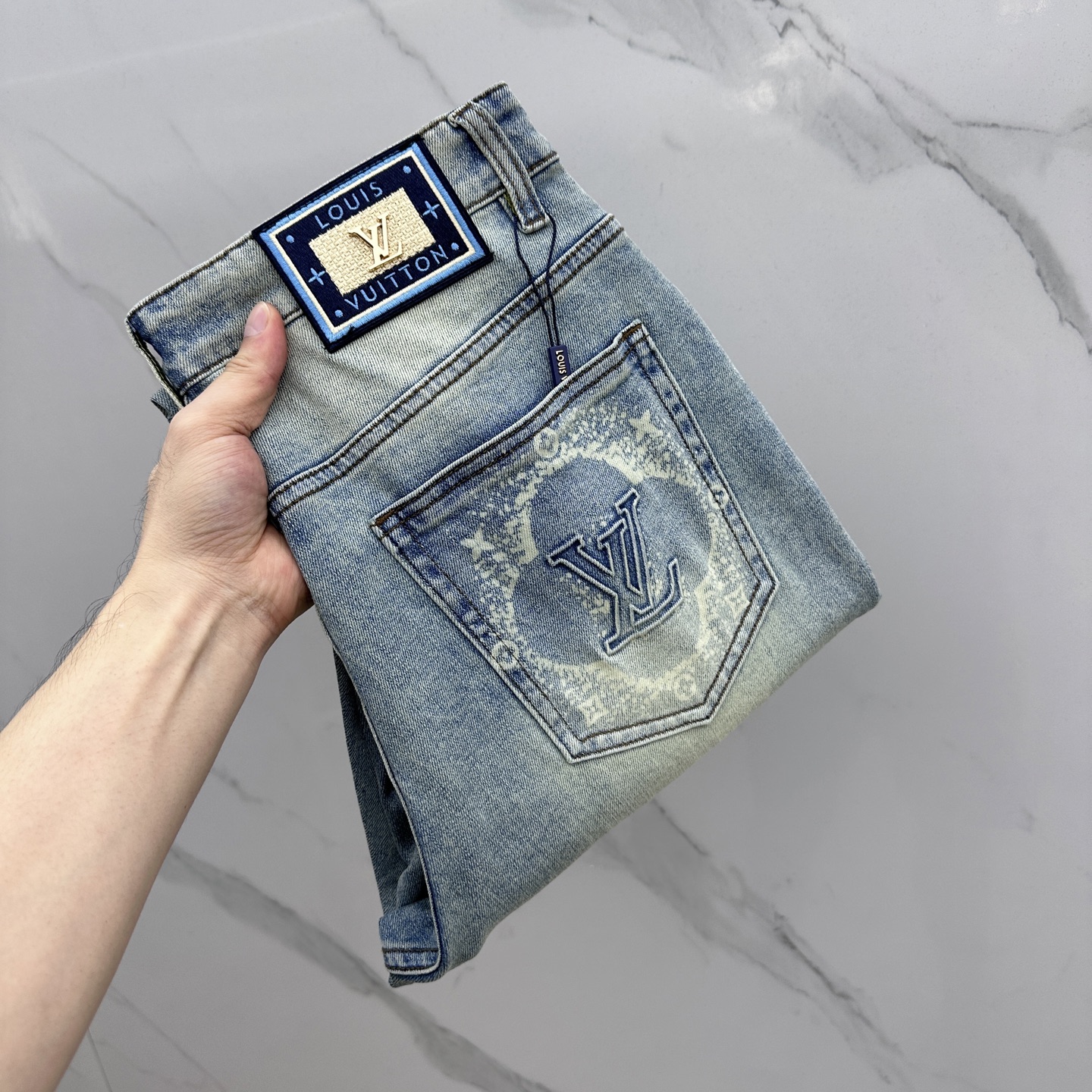  🆕1V*路易威登 🔥高端定制、2025早春最新款牛仔裤 柜台同步发售 原版定制复刻 客供五金辅料 原单