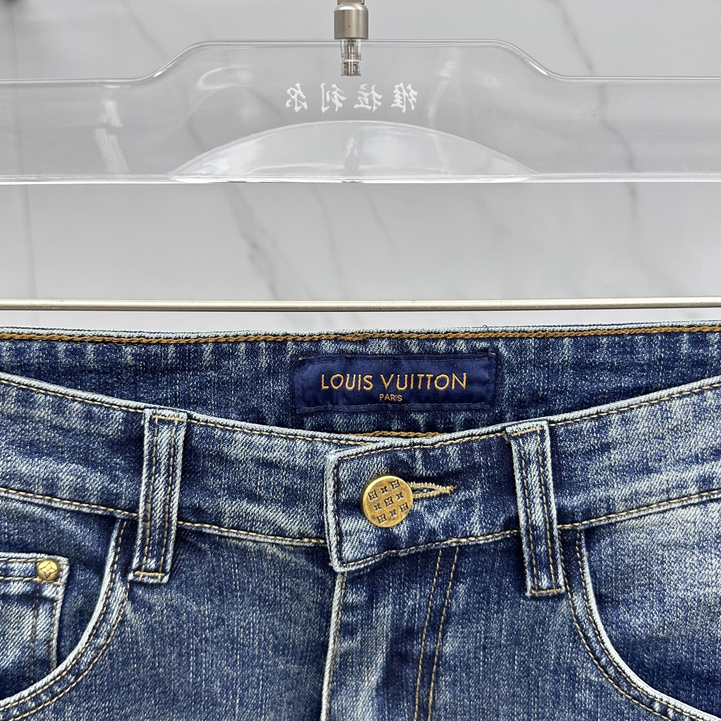 🆕1V*路易威登 🔥高端定制、2025早春最新款牛仔裤 柜台同步发售 原版定制复刻 客供五金辅料 原单品