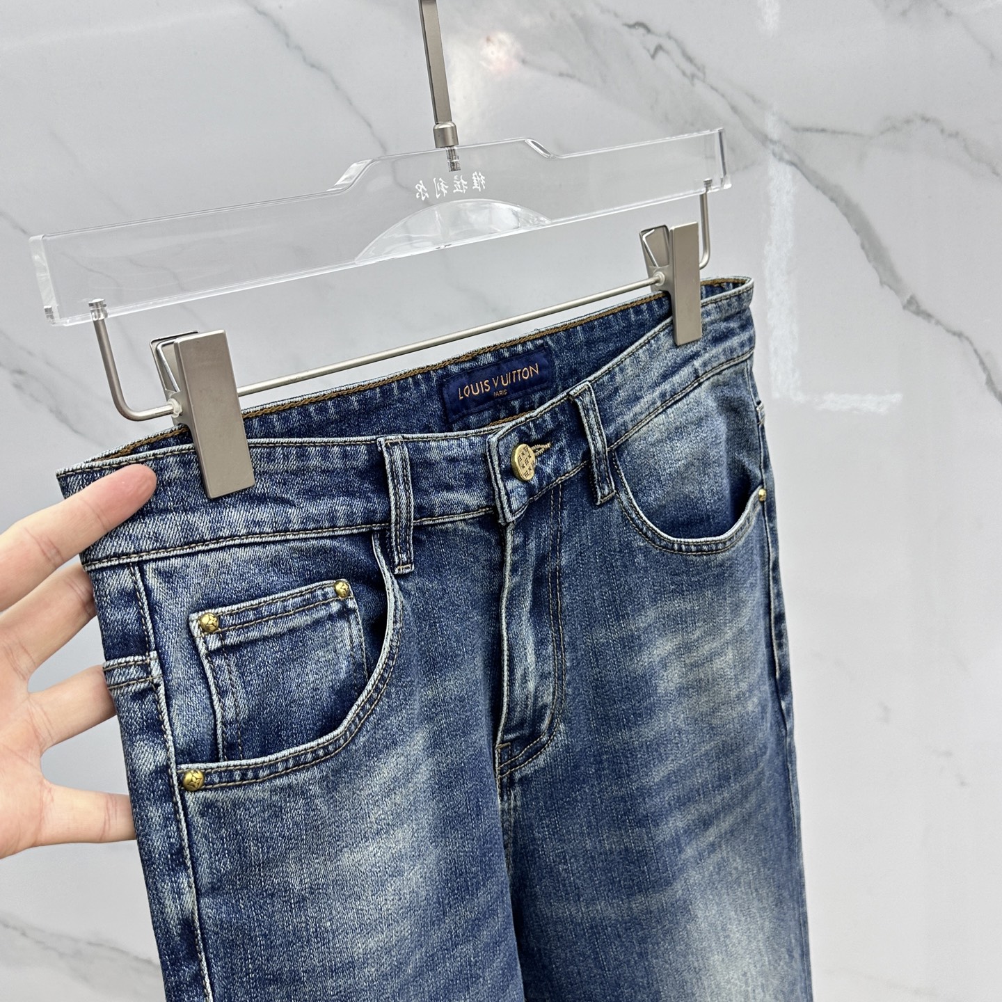 🆕1V*路易威登 🔥高端定制、2025早春最新款牛仔裤 柜台同步发售 原版定制复刻 客供五金辅料 原单品