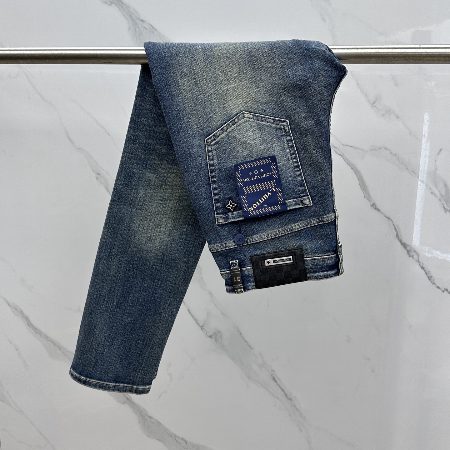 🆕1V*路易威登 🔥高端定制、2025早春最新款牛仔裤 柜台同步发售 原版定制复刻 客供五金辅料 原单品