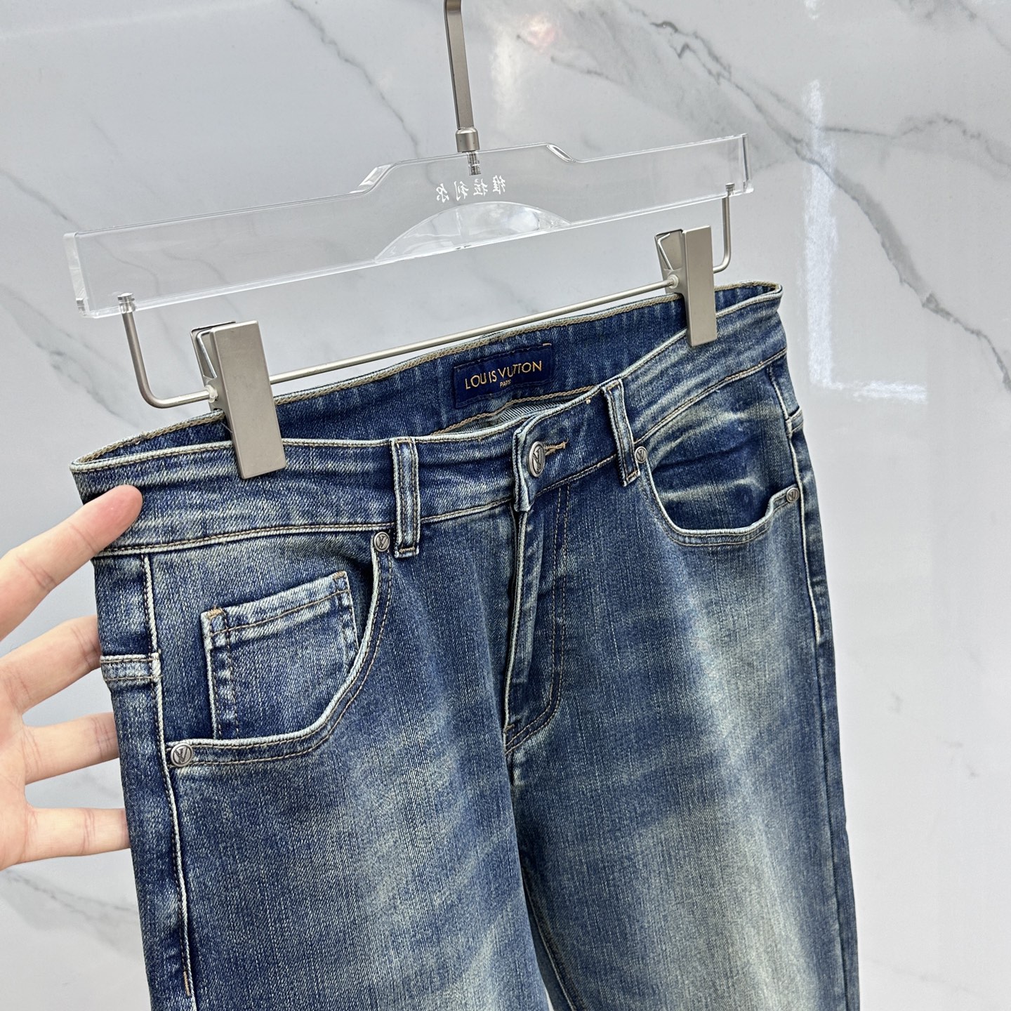 🆕1V*路易威登 🔥高端定制、2025早春最新款牛仔裤 柜台同步发售 原版定制复刻 客供五金辅料 原单品