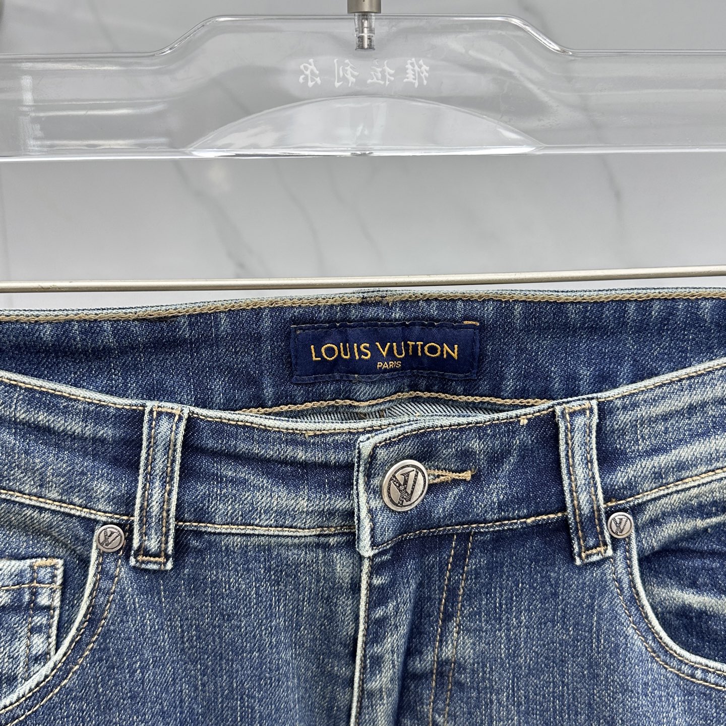 🆕1V*路易威登 🔥高端定制、2025早春最新款牛仔裤 柜台同步发售 原版定制复刻 客供五金辅料 原单品