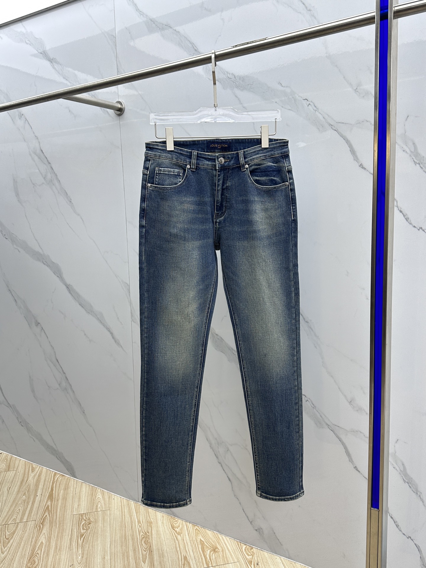 🆕1V*路易威登 🔥高端定制、2025早春最新款牛仔裤 柜台同步发售 原版定制复刻 客供五金辅料 原单品