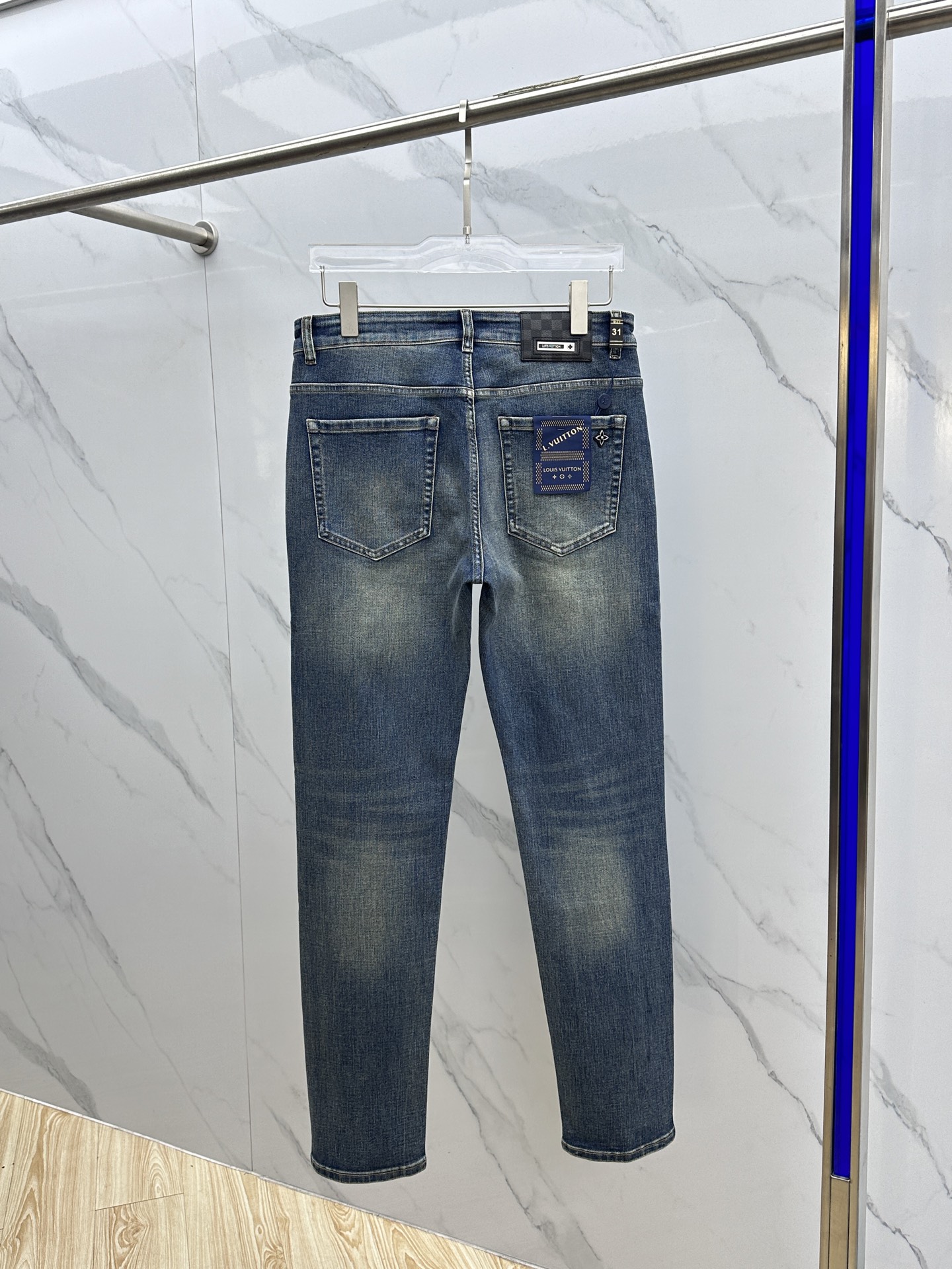 🆕1V*路易威登 🔥高端定制、2025早春最新款牛仔裤 柜台同步发售 原版定制复刻 客供五金辅料 原单品