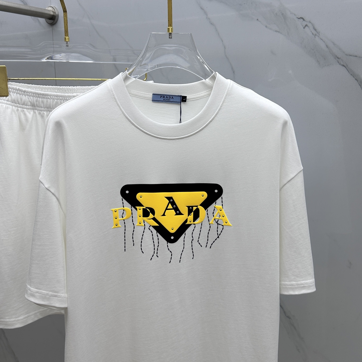  🆕Prad*普拉达 2025春夏最新款套装，男女款👫 贸易公司渠道稀出，同步官网发售！基本每一季都会有