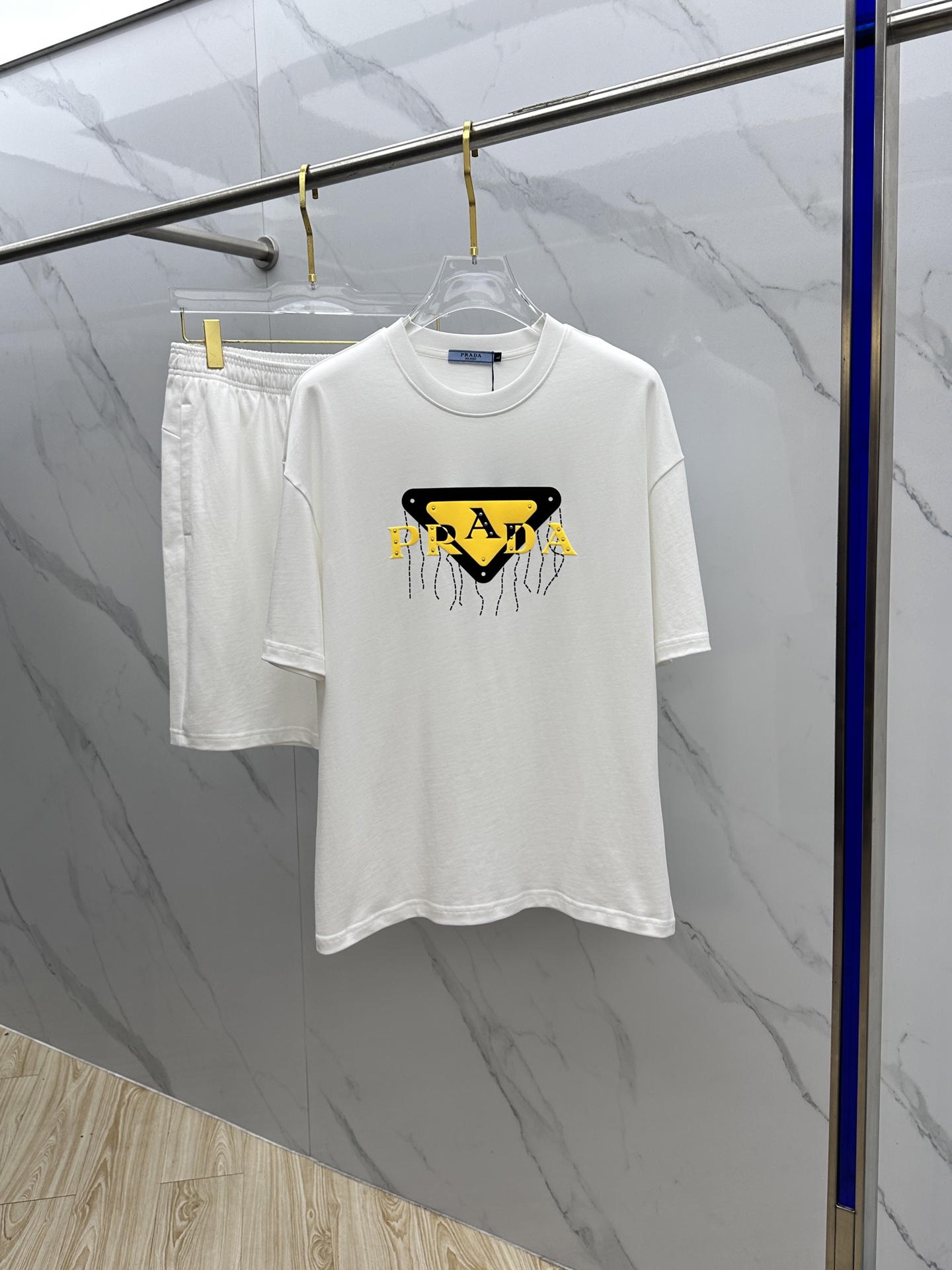  🆕Prad*普拉达 2025春夏最新款套装，男女款👫 贸易公司渠道稀出，同步官网发售！基本每一季都会有