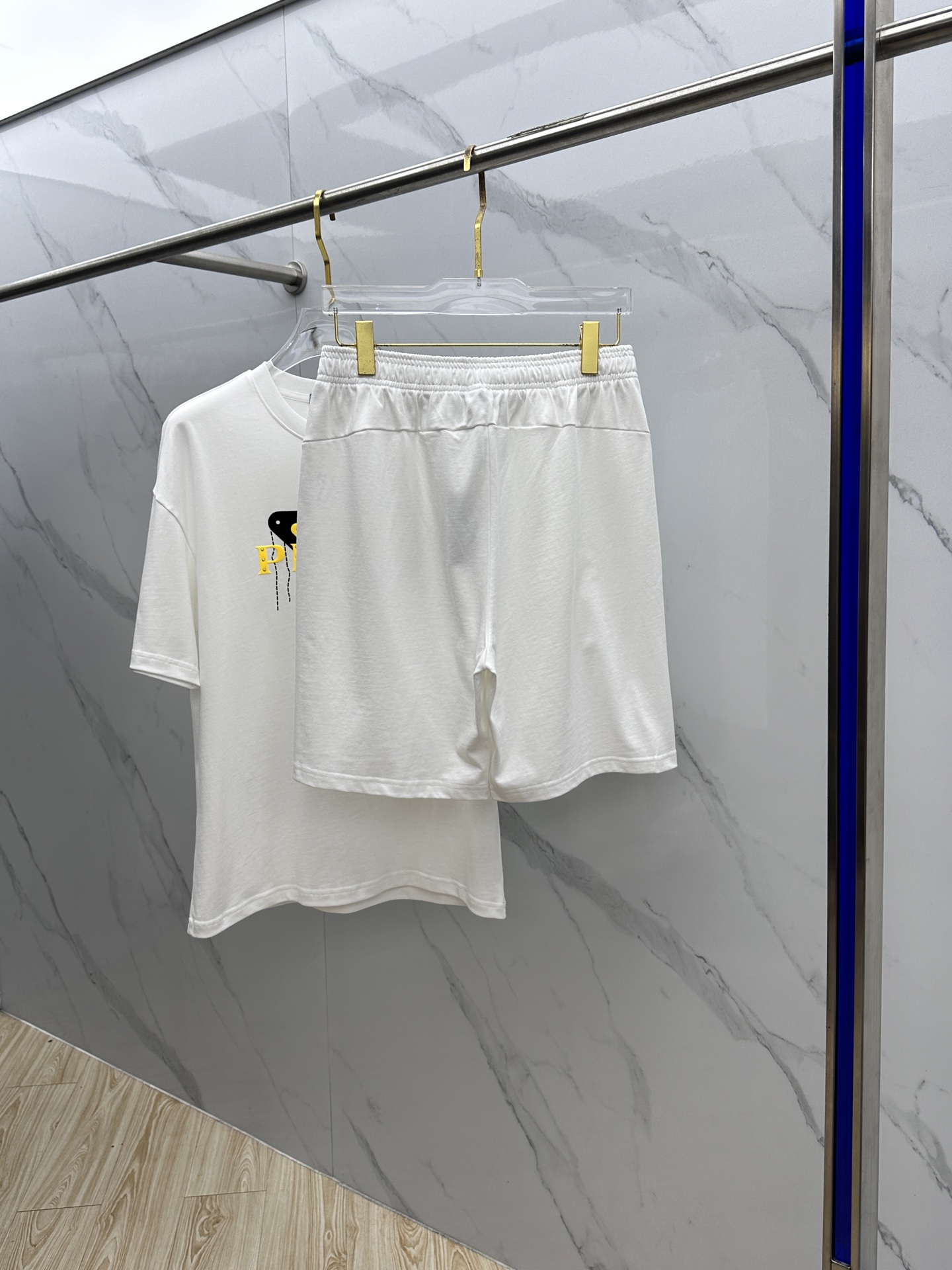  🆕Prad*普拉达 2025春夏最新款套装，男女款👫 贸易公司渠道稀出，同步官网发售！基本每一季都会有