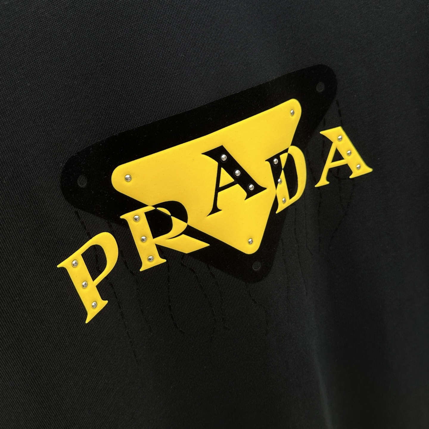  🆕Prad*普拉达 2025春夏最新款套装，男女款👫 贸易公司渠道稀出，同步官网发售！基本每一季都会有