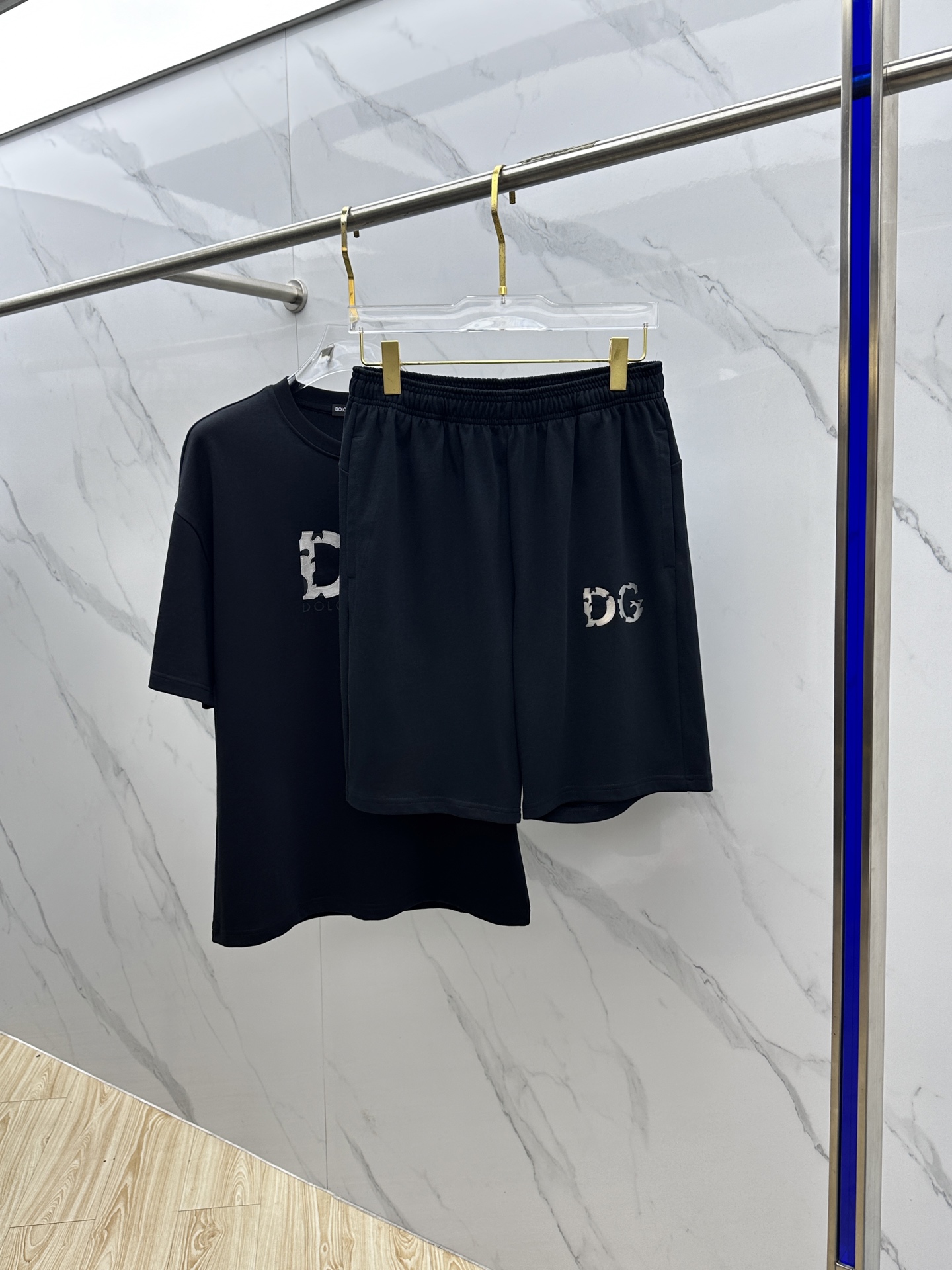  🆕DG*杜嘉班纳 2025春夏最新款套装，男女款👫 贸易公司渠道稀出，同步官网发售！基本每一季都会有它