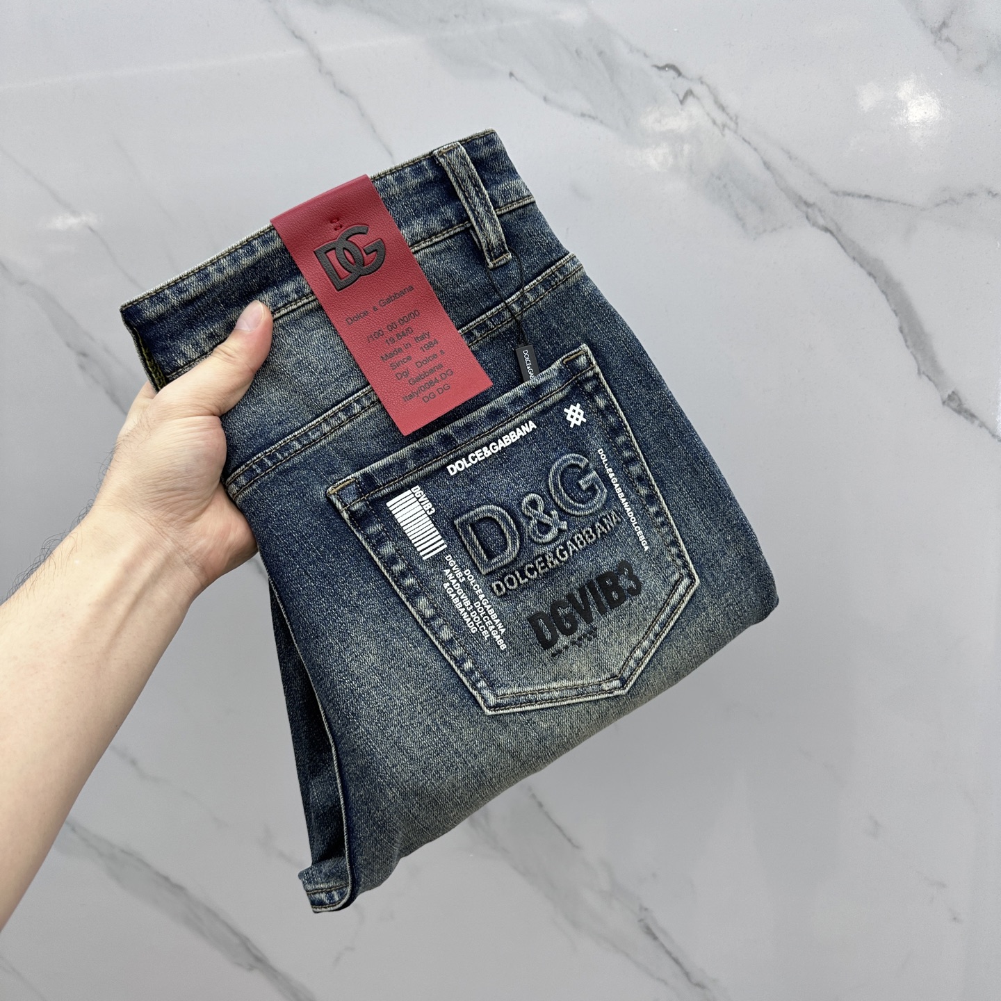 NO:457168,DG*Dougabanna High-end customization, the latest small straight jeans in early spring 2025, are available at the counter simultaneously, imported color fixing fabric, micro-spin, original custom reproduction, customer-supplied hardware and auxiliary materials, original quality, heavy industry washing, fine workmanship and excellent upper body!  The original three standards are complete, and the preferred items must be kept. A10 numbers 30-38 without 35.37, Dolce & Gabbana, jeans, alexander wang19860909DG*杜嘉班纳 高端定制、2025早春最新款小直筒牛仔裤 柜台同步发售 进口固色面料 微弹 原版定制复刻 客供五金辅料 原单品质 重工洗水 做工走线精细 上身绝佳！原版三标齐全,优选单品 必须自留 A10 码数30-38无35.37,,Dolce&Gabbana,jeans,alexander wang,Men's clothing