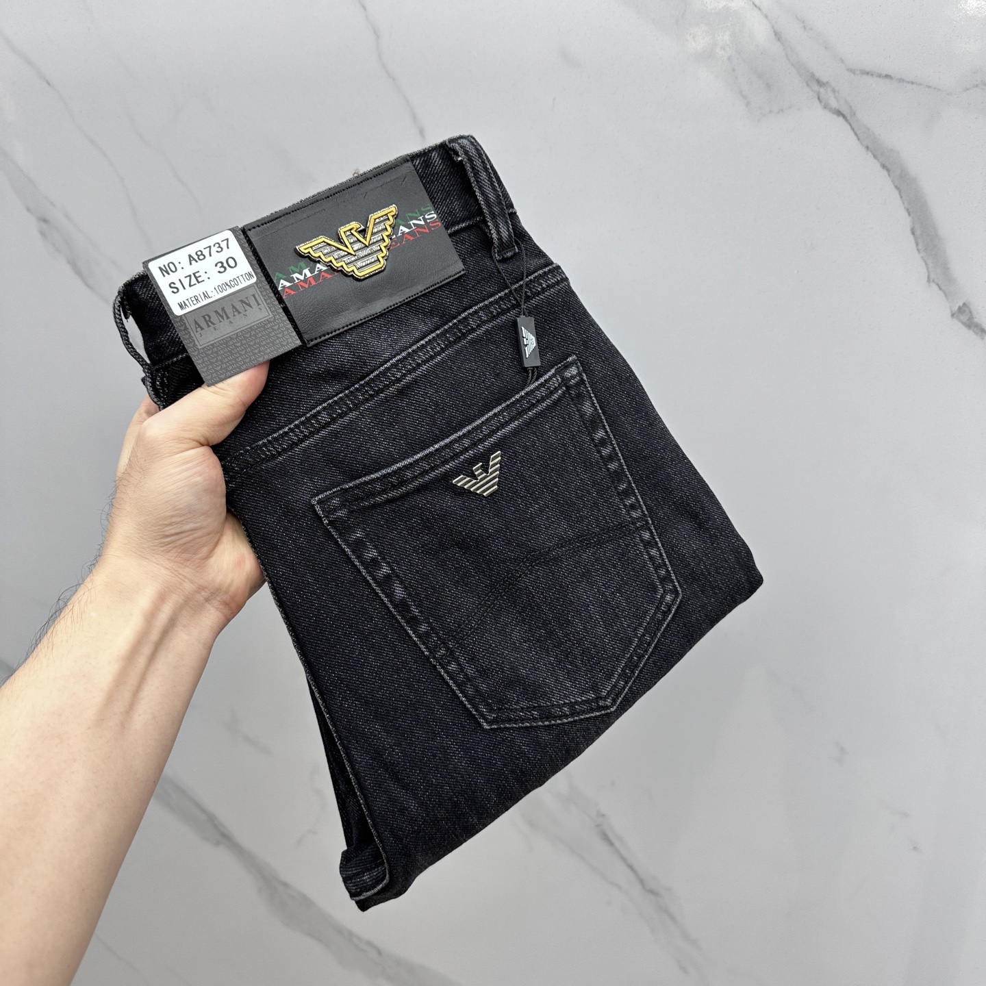 NO:468334,Amani* Armani High-end customization, the latest jeans in early autumn 2025 are released simultaneously on the counter. Original custom reproduction. Customer-supplied hardware and accessories. Original quality. Imported fixed-color denim fabric. Heavy industry washing. Fine workmanship and excellent upper body!  Selected single products, complete three standards, original AX single product, number 29-38 without 37,,armani,jeans,alexander wang19860909Amani*阿玛尼 高端定制、2025早秋最新款牛仔裤 柜台同步发售 原版定制复刻 客供五金辅料 原单品质 进口固色牛仔面料 重工洗水 做工走线精细 上身绝佳！优选单品 三标齐全 AX原单出品 码数29-38无37,,armani,jeans,alexander wang,Men's clothing