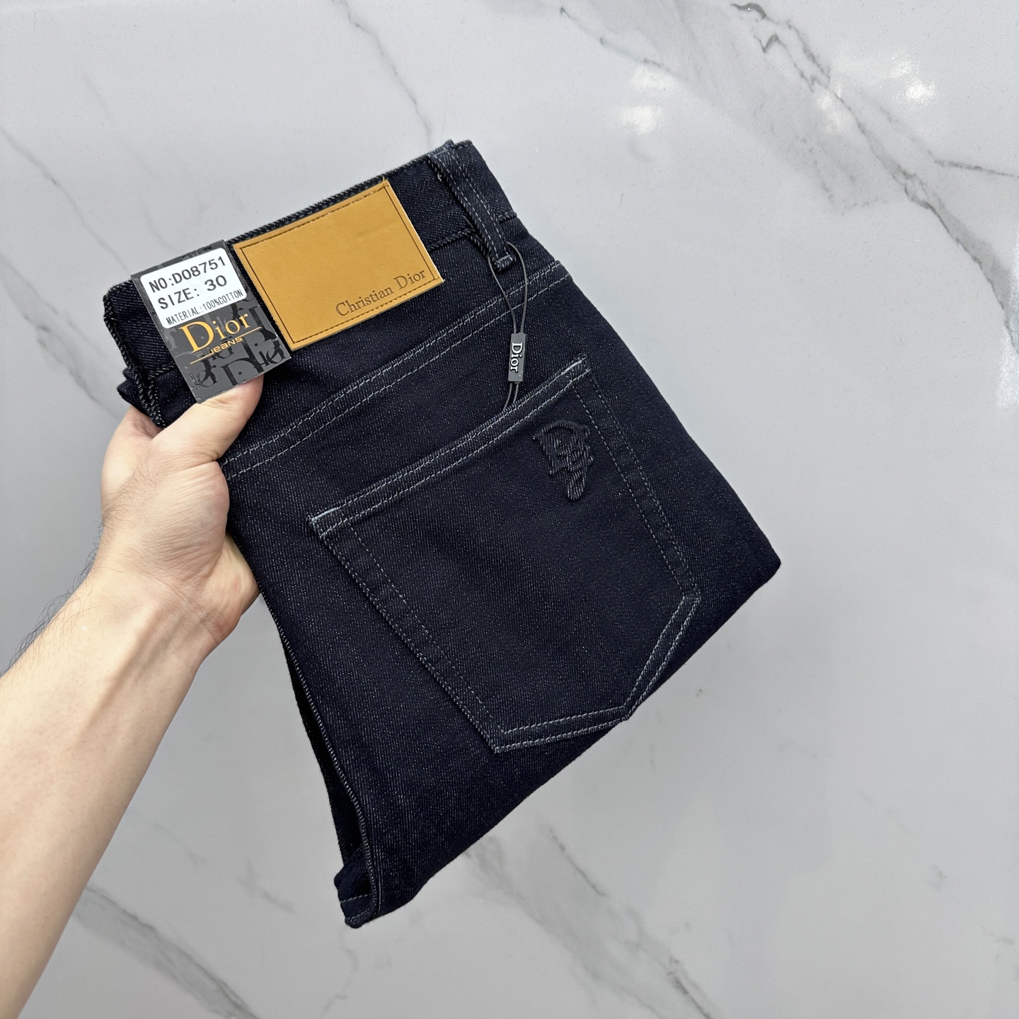 NO:468341,Dior*Dior High-end customization, the latest jeans in early autumn 2025 are released simultaneously on the counter. Original custom reproduction. Customer-supplied hardware and accessories. Original quality. Imported fixed-color denim fabric. Heavy industry washing. Fine workmanship and excellent upper body!  Selected single products, complete three standards, original AX single product, number 29-38 without 37,,dior,dior,jeans,alexander wang19860909Dior*迪奥 高端定制、2025早秋最新款牛仔裤 柜台同步发售 原版定制复刻 客供五金辅料 原单品质 进口固色牛仔面料 重工洗水 做工走线精细 上身绝佳！优选单品 三标齐全 AX原单出品 码数29-38无37,,dior,dior,jeans,alexander wang,Men's clothing