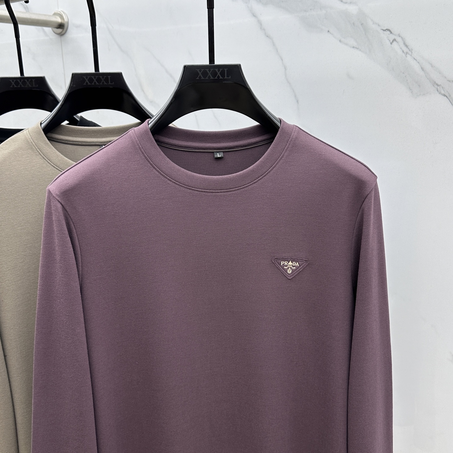 🆕Prad*普拉达 2025早秋新款首发专柜最新款长袖圆领羊毛T恤 高端订制 设计前卫时尚！品牌logo