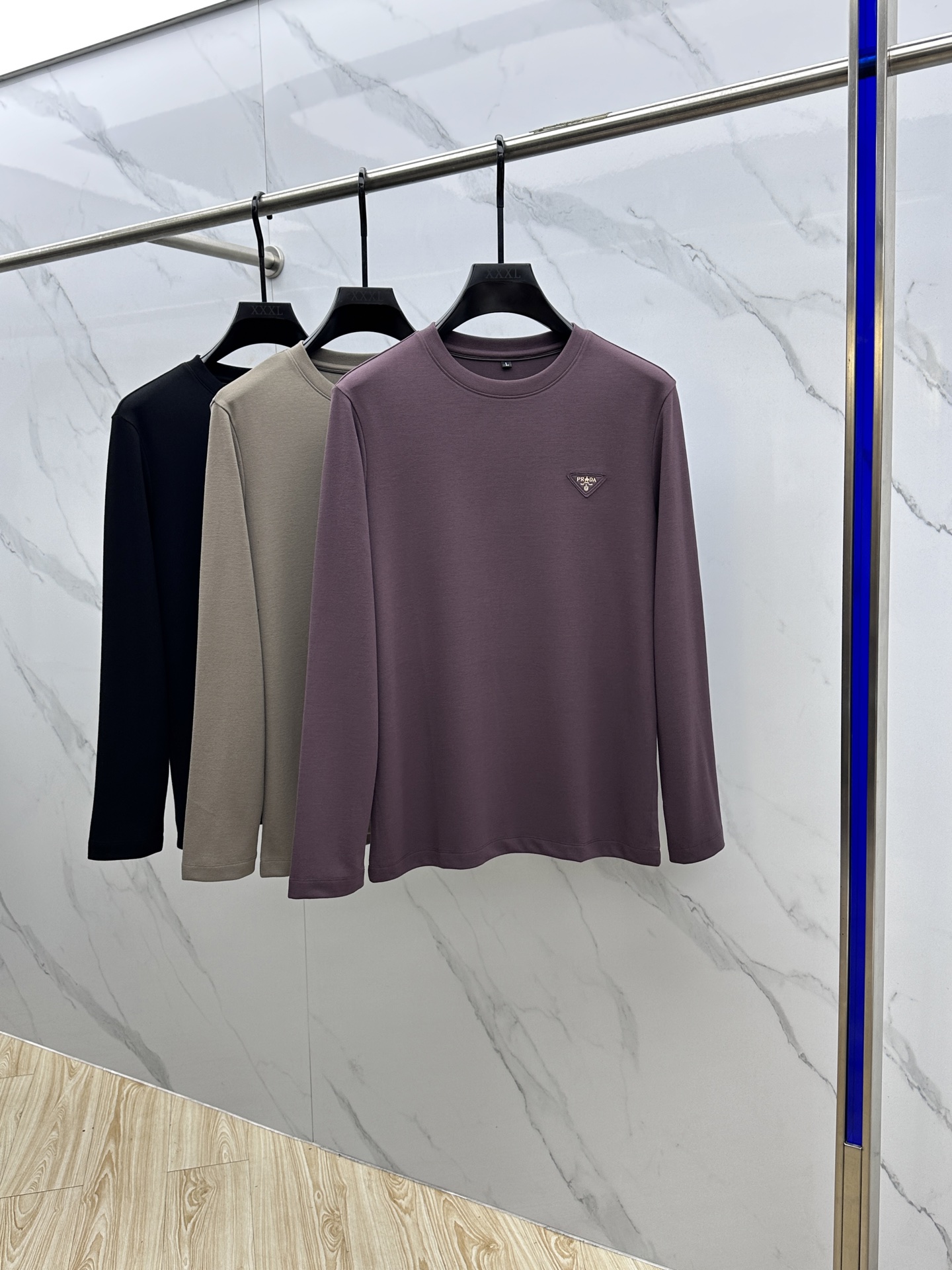 🆕Prad*普拉达 2025早秋新款首发专柜最新款长袖圆领羊毛T恤 高端订制 设计前卫时尚！品牌logo