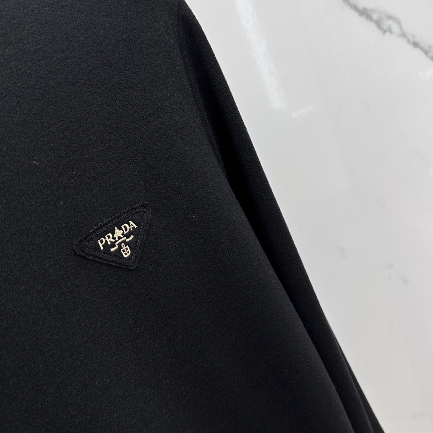 🆕Prad*普拉达 2025早秋新款首发专柜最新款长袖圆领羊毛T恤 高端订制 设计前卫时尚！品牌logo