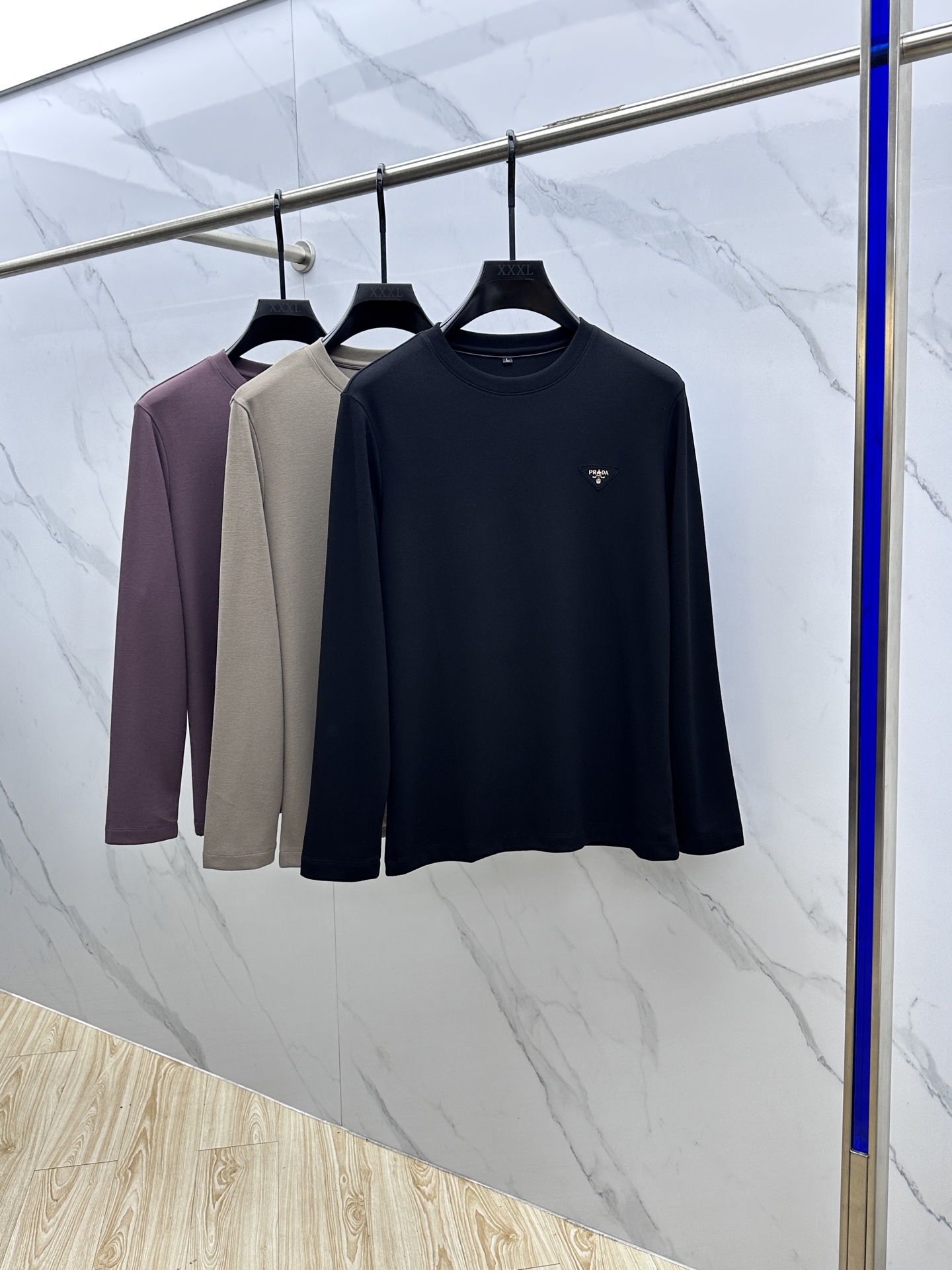 🆕Prad*普拉达 2025早秋新款首发专柜最新款长袖圆领羊毛T恤 高端订制 设计前卫时尚！品牌logo