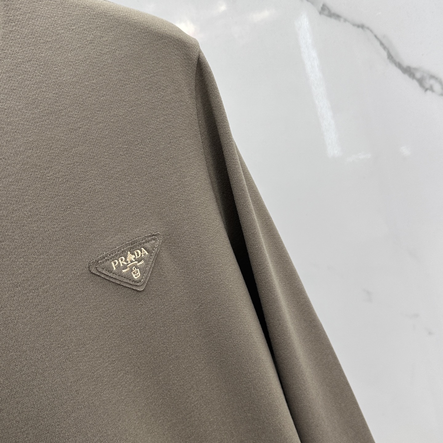 🆕Prad*普拉达 2025早秋新款首发专柜最新款长袖圆领羊毛T恤 高端订制 设计前卫时尚！品牌logo