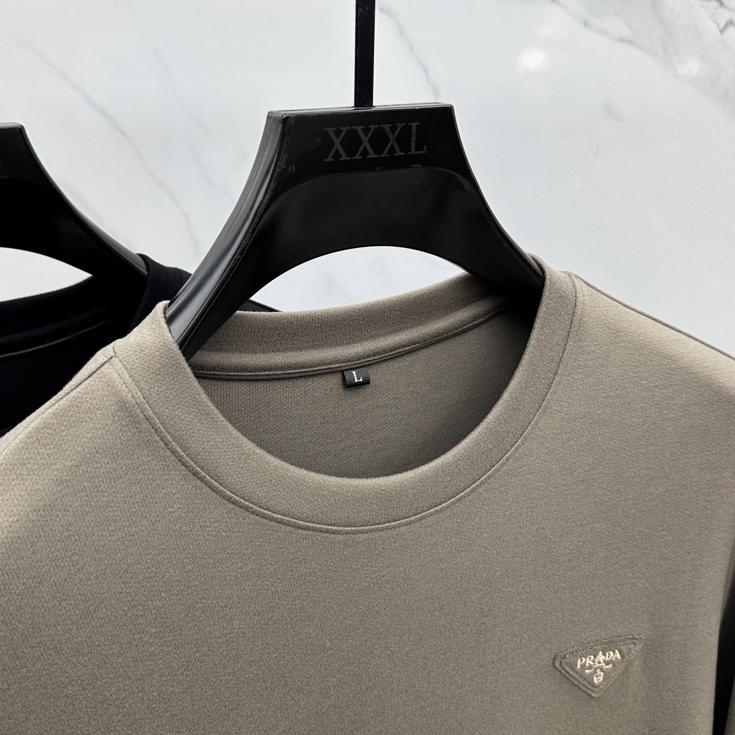 🆕Prad*普拉达 2025早秋新款首发专柜最新款长袖圆领羊毛T恤 高端订制 设计前卫时尚！品牌logo