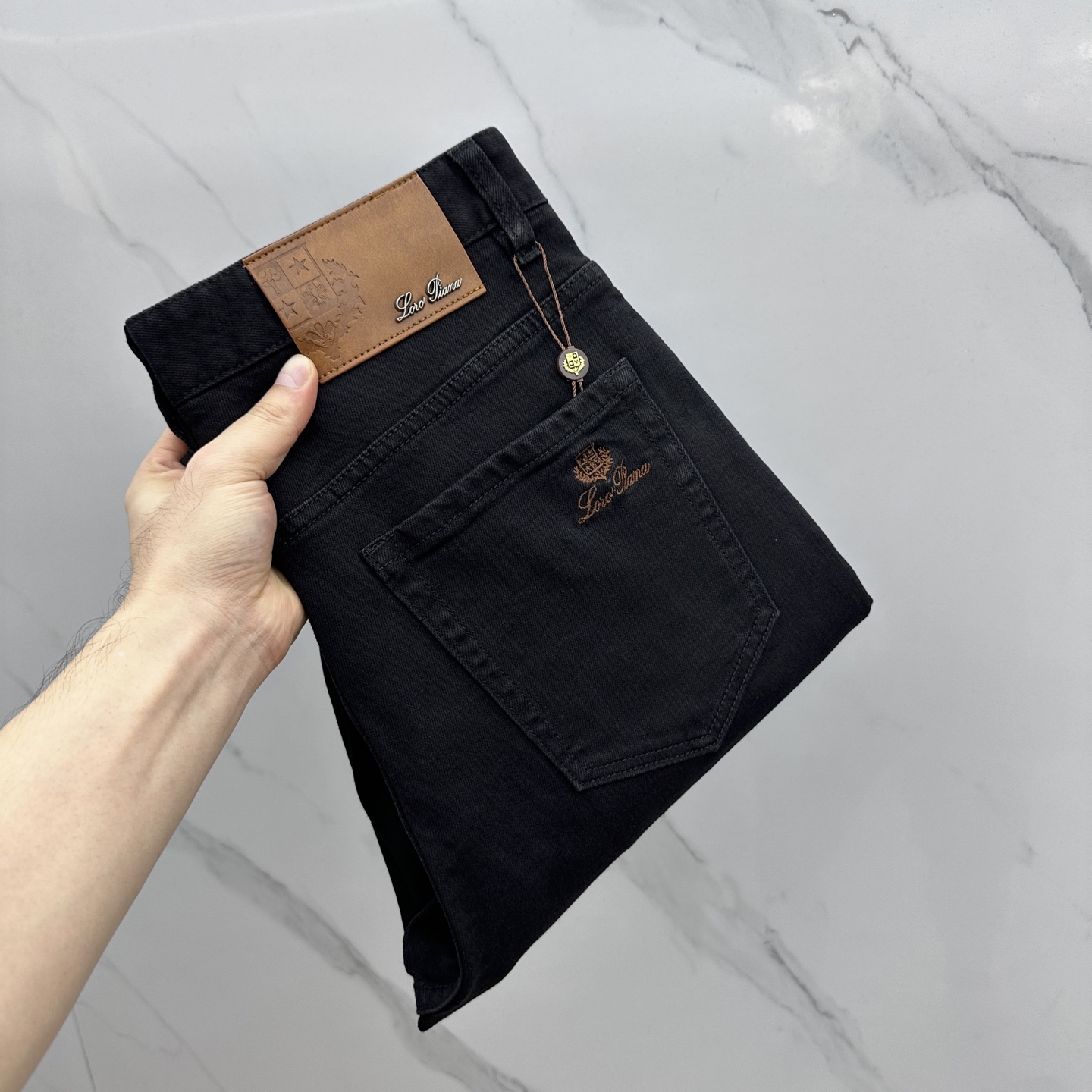 NO:521514,LP high-end customization, the latest small straight jeans in early spring 2025, are available at the counter simultaneously, imported color fixing fabric, micro-spin, original custom reproduction, customer-supplied hardware and auxiliary materials, original quality, heavy industry washing, fine workmanship and excellent upper body!  The original three standards are complete, the preferred items must be kept. A10 numbers 30-38 without 35.37, loro piana, jeans, alexander wang19860909LP 高端定制、2025早春最新款小直筒牛仔裤 柜台同步发售 进口固色面料 微弹 原版定制复刻 客供五金辅料 原单品质 重工洗水 做工走线精细 上身绝佳！原版三标齐全,优选单品 必须自留 A10 码数30-38无35.37,,loro piana,jeans,alexander wang,Men's clothing