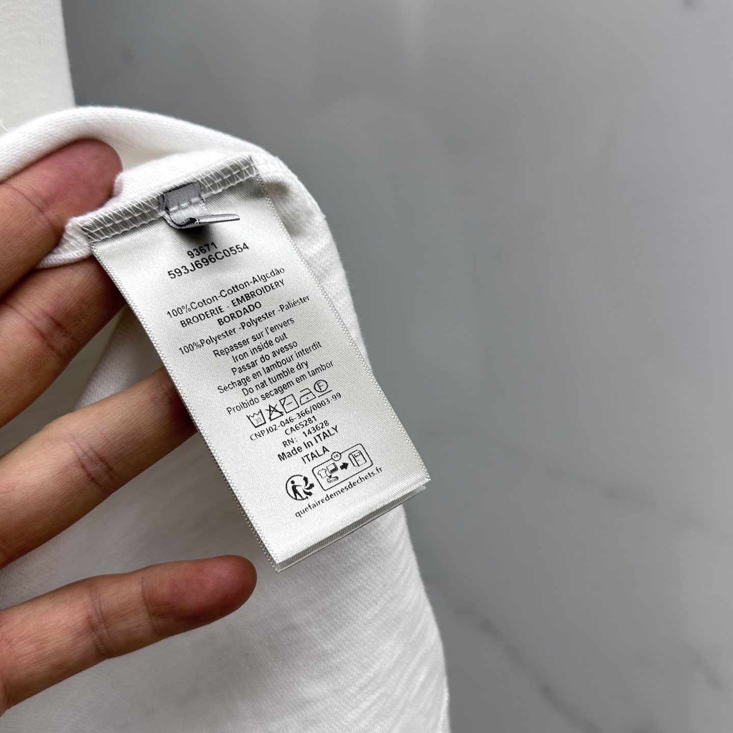  🆕Dior*迪奥 25SS新款宽松版型T 恤 白色棉质竹节平纹针织面料 这款 T 恤是二零二五秋季系列