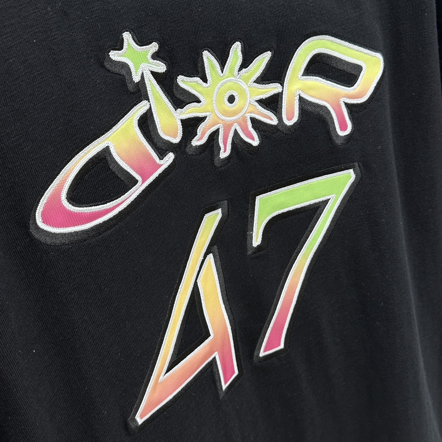  🆕Dior*迪奥 25SS新款宽松版型T 恤 白色棉质竹节平纹针织面料 这款 T 恤是二零二五秋季系列