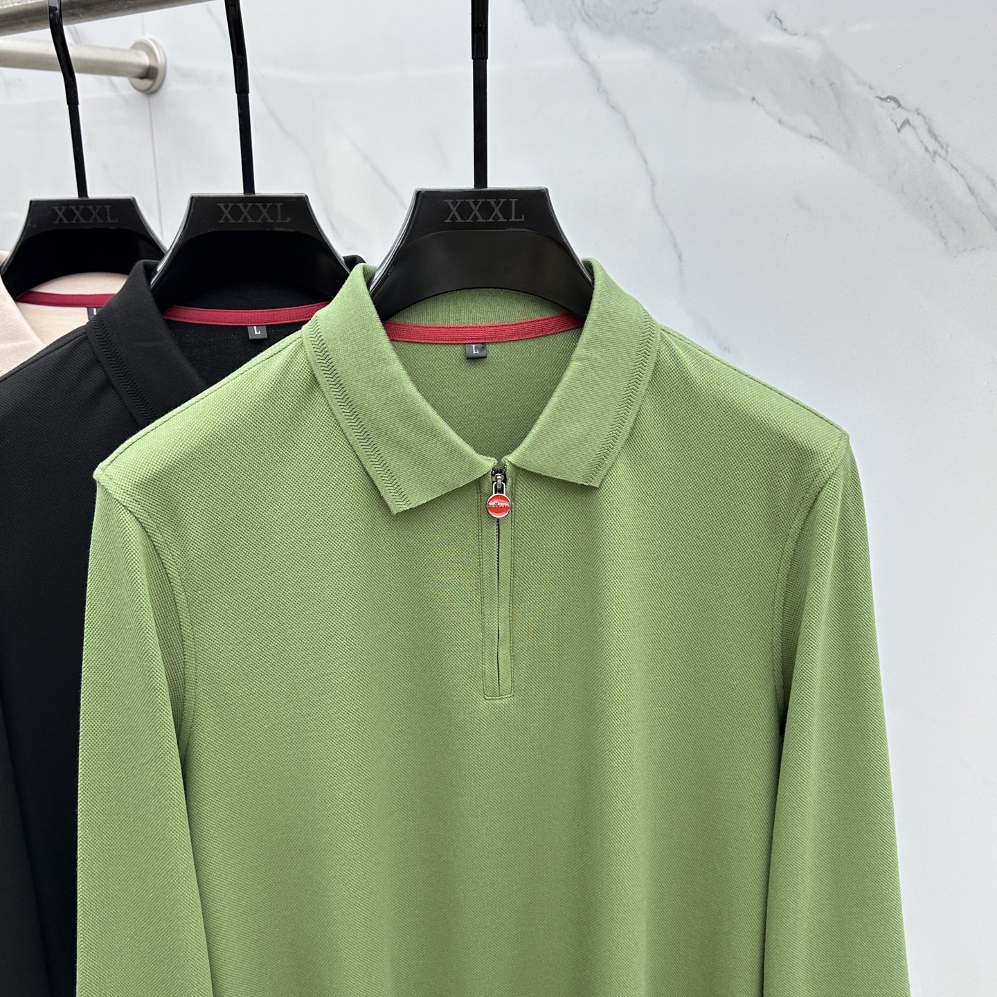 🆕Kiton 2025秋冬新款男士标识短袖Polo衫，延续经典商务休闲翻领POLO恤.该款Polo衫采用