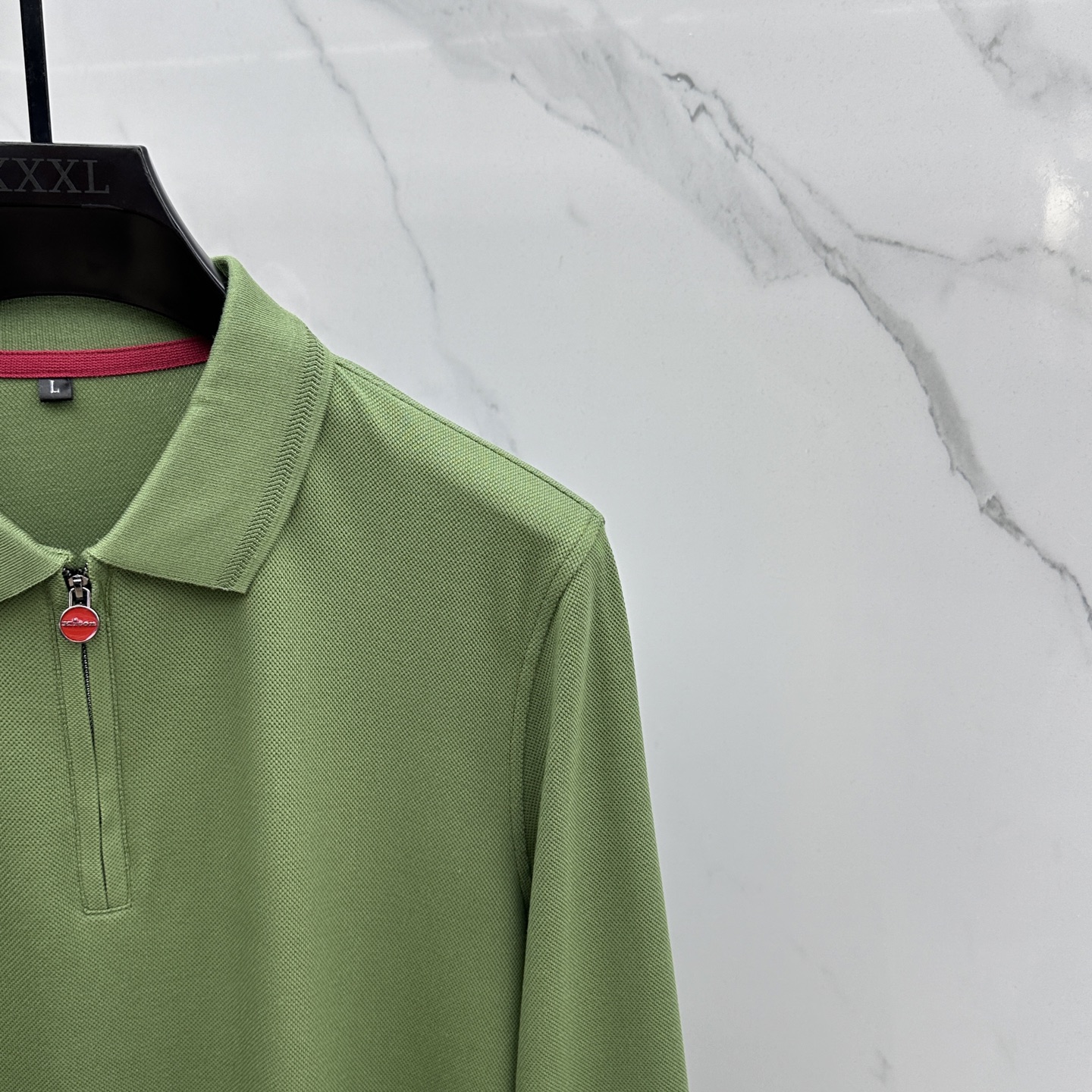 🆕Kiton 2025秋冬新款男士标识短袖Polo衫，延续经典商务休闲翻领POLO恤.该款Polo衫采用