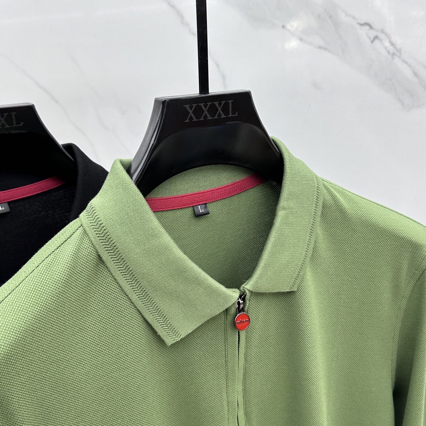 🆕Kiton 2025秋冬新款男士标识短袖Polo衫，延续经典商务休闲翻领POLO恤.该款Polo衫采用