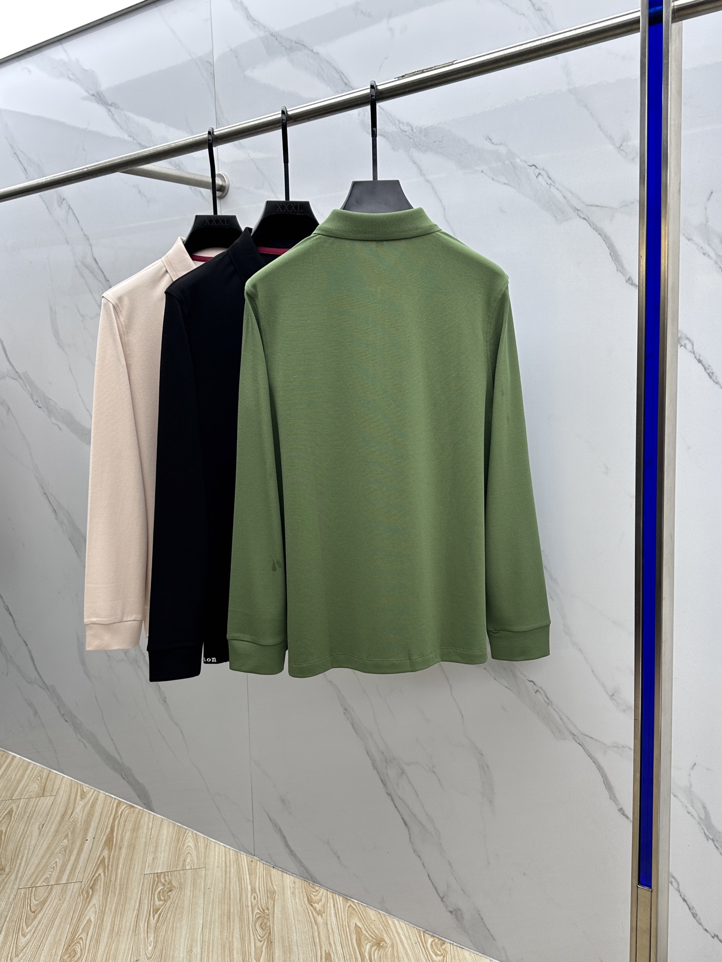 🆕Kiton 2025秋冬新款男士标识短袖Polo衫，延续经典商务休闲翻领POLO恤.该款Polo衫采用