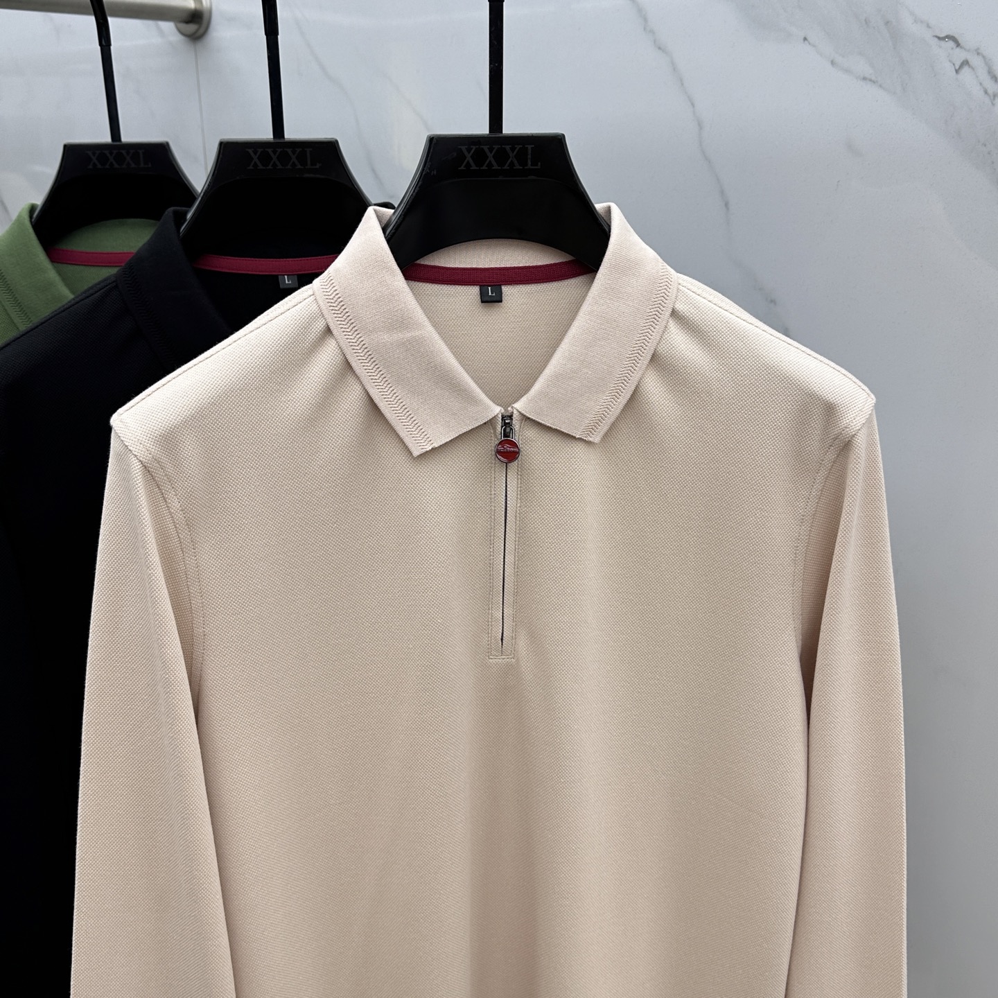 🆕Kiton 2025秋冬新款男士标识短袖Polo衫，延续经典商务休闲翻领POLO恤.该款Polo衫采用